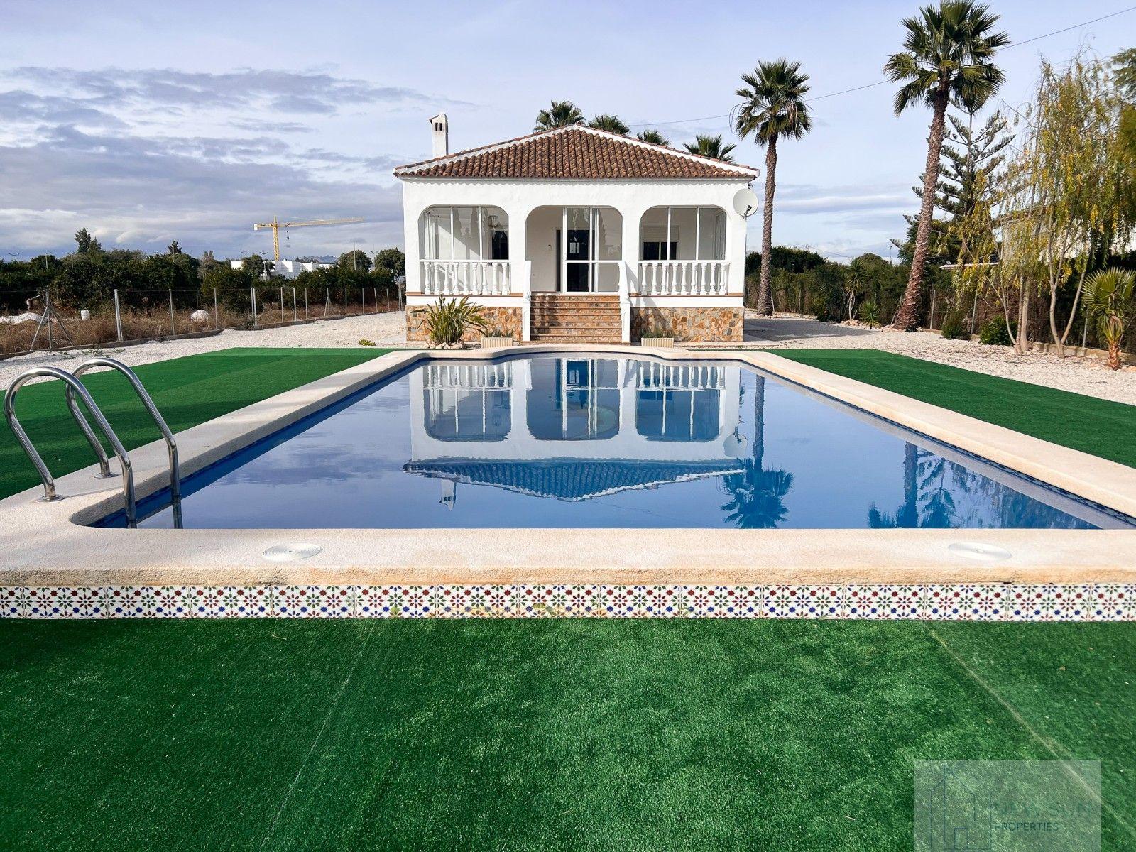 Venta de villa en Dolores