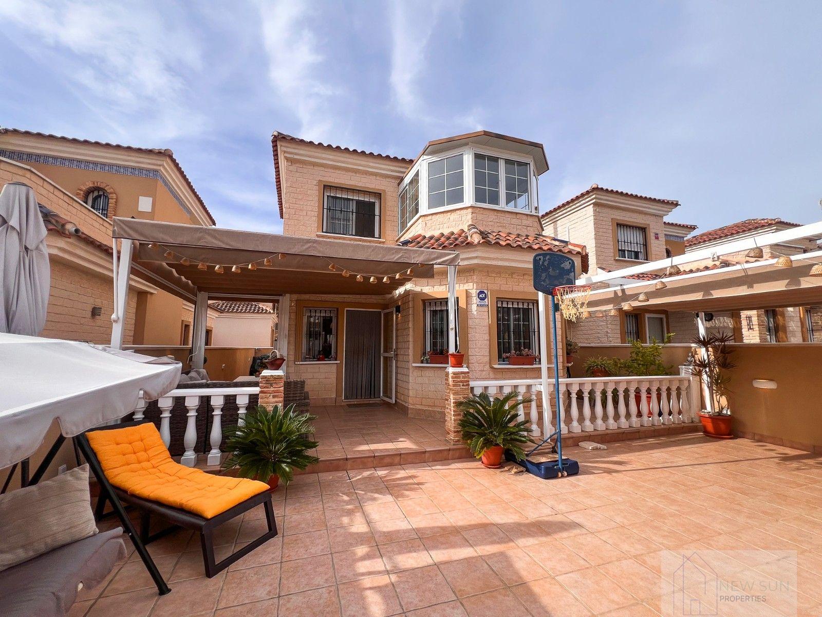 For sale of villa in Guardamar del Segura