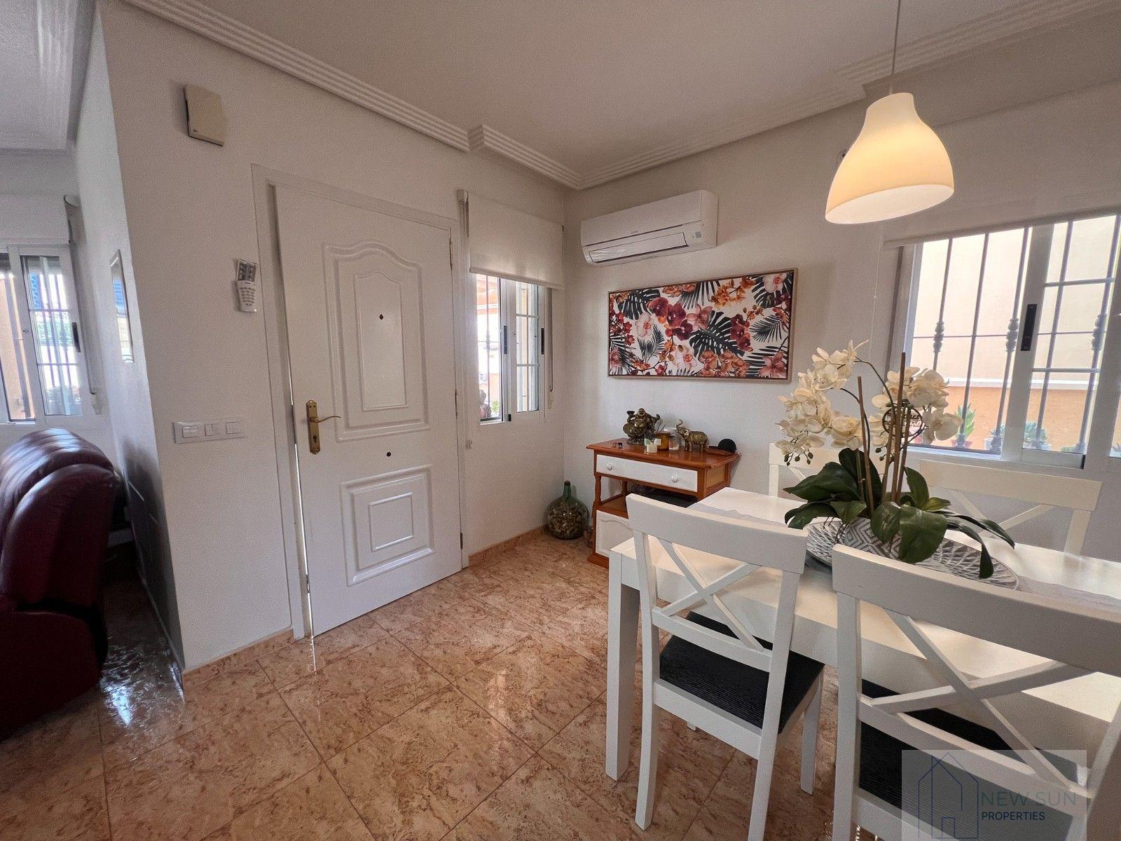 For sale of villa in Guardamar del Segura