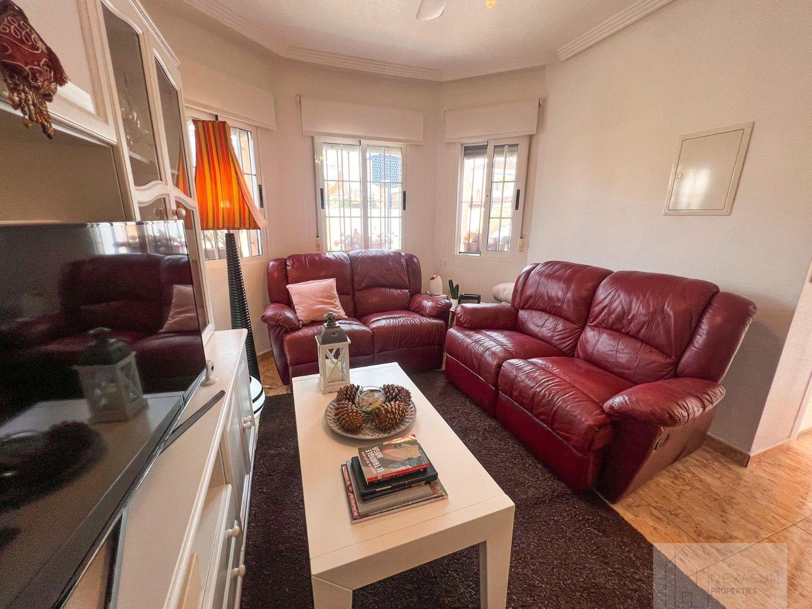 For sale of villa in Guardamar del Segura