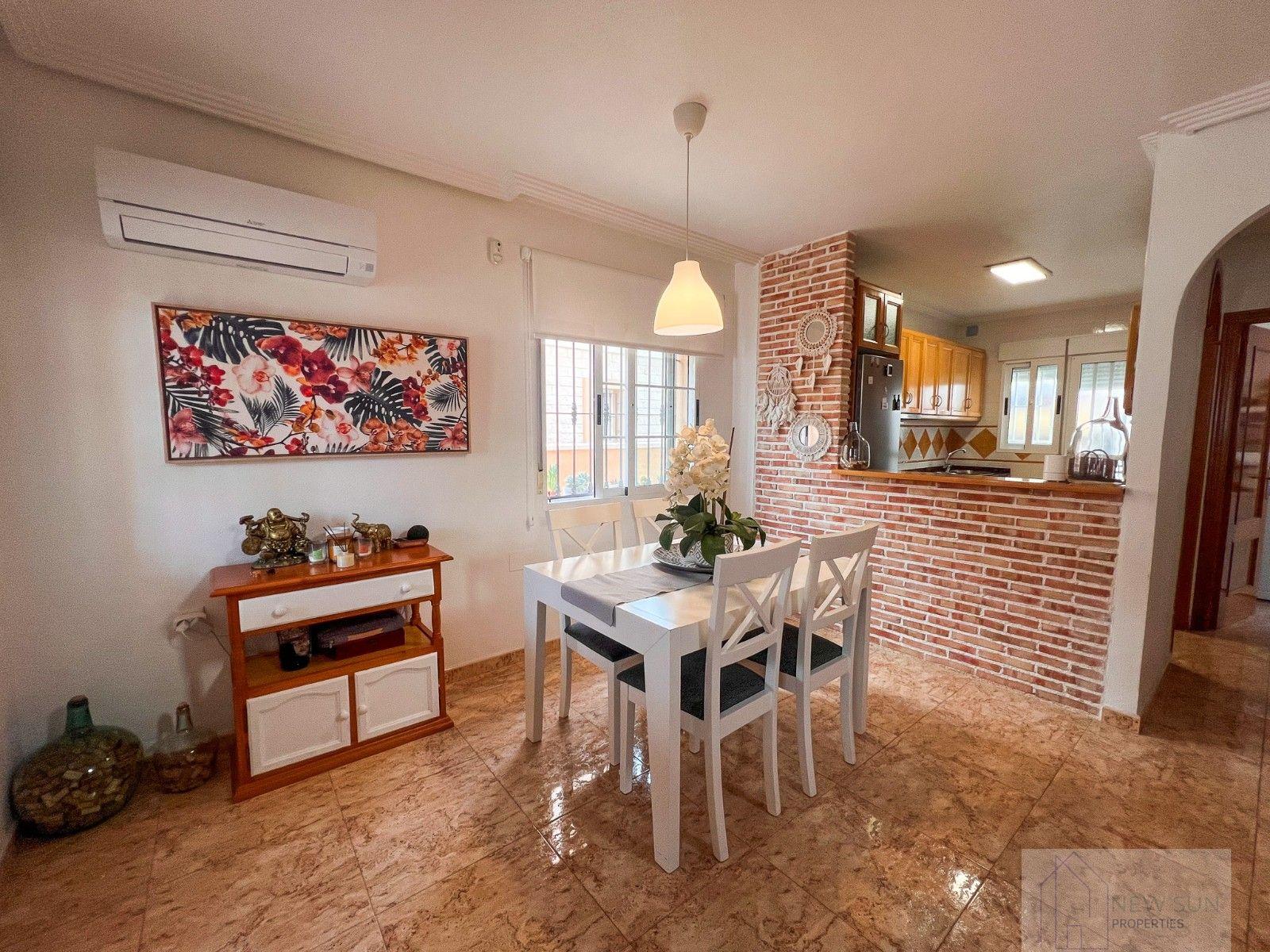 For sale of villa in Guardamar del Segura