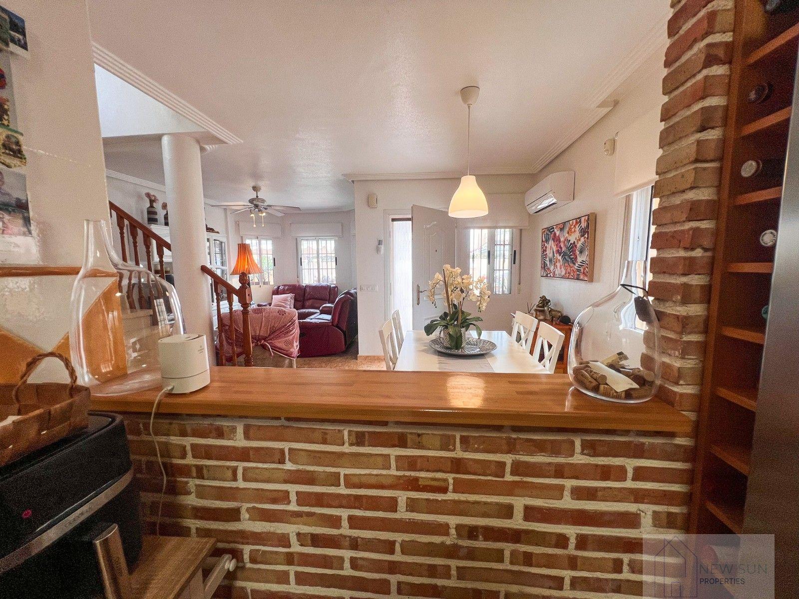 For sale of villa in Guardamar del Segura