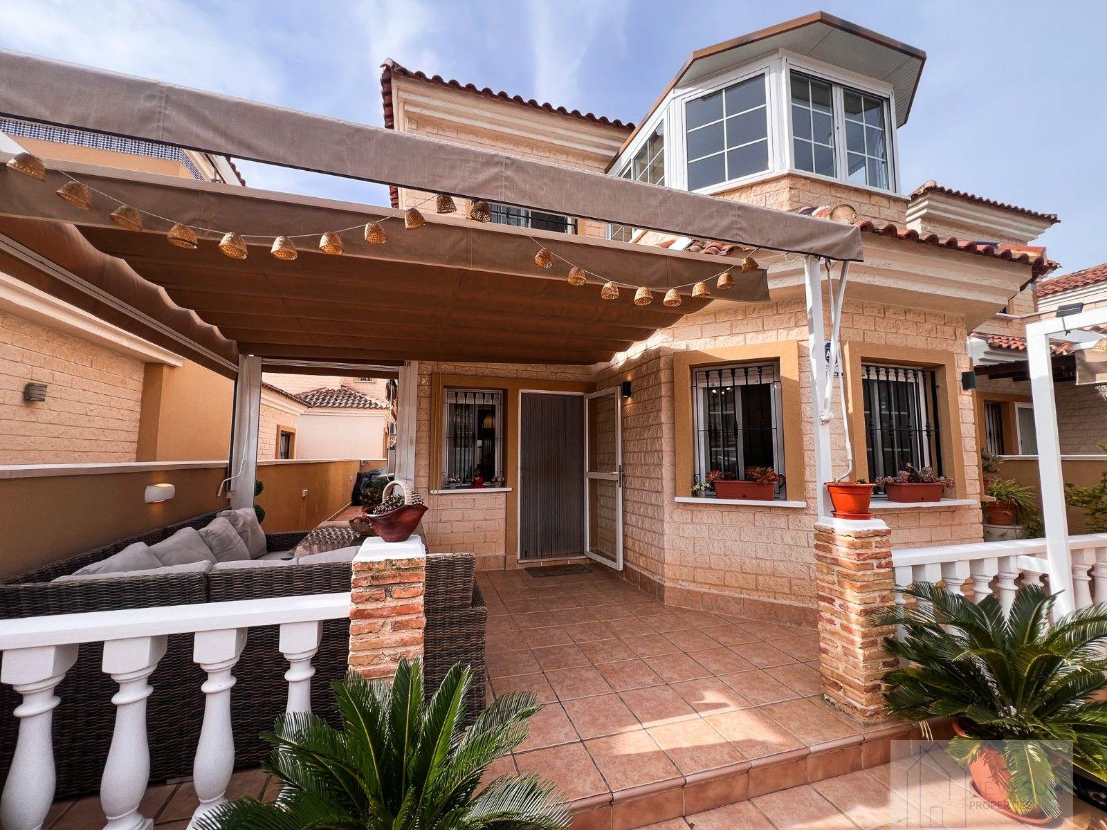 For sale of villa in Guardamar del Segura