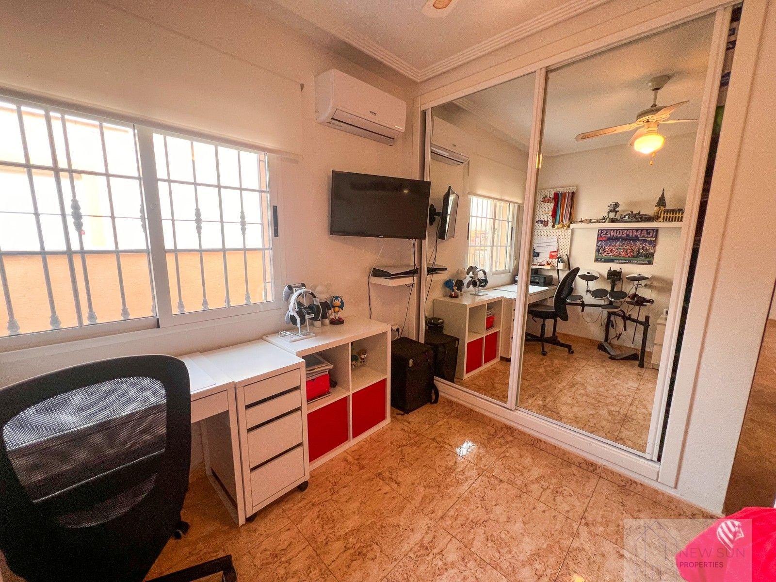 For sale of villa in Guardamar del Segura