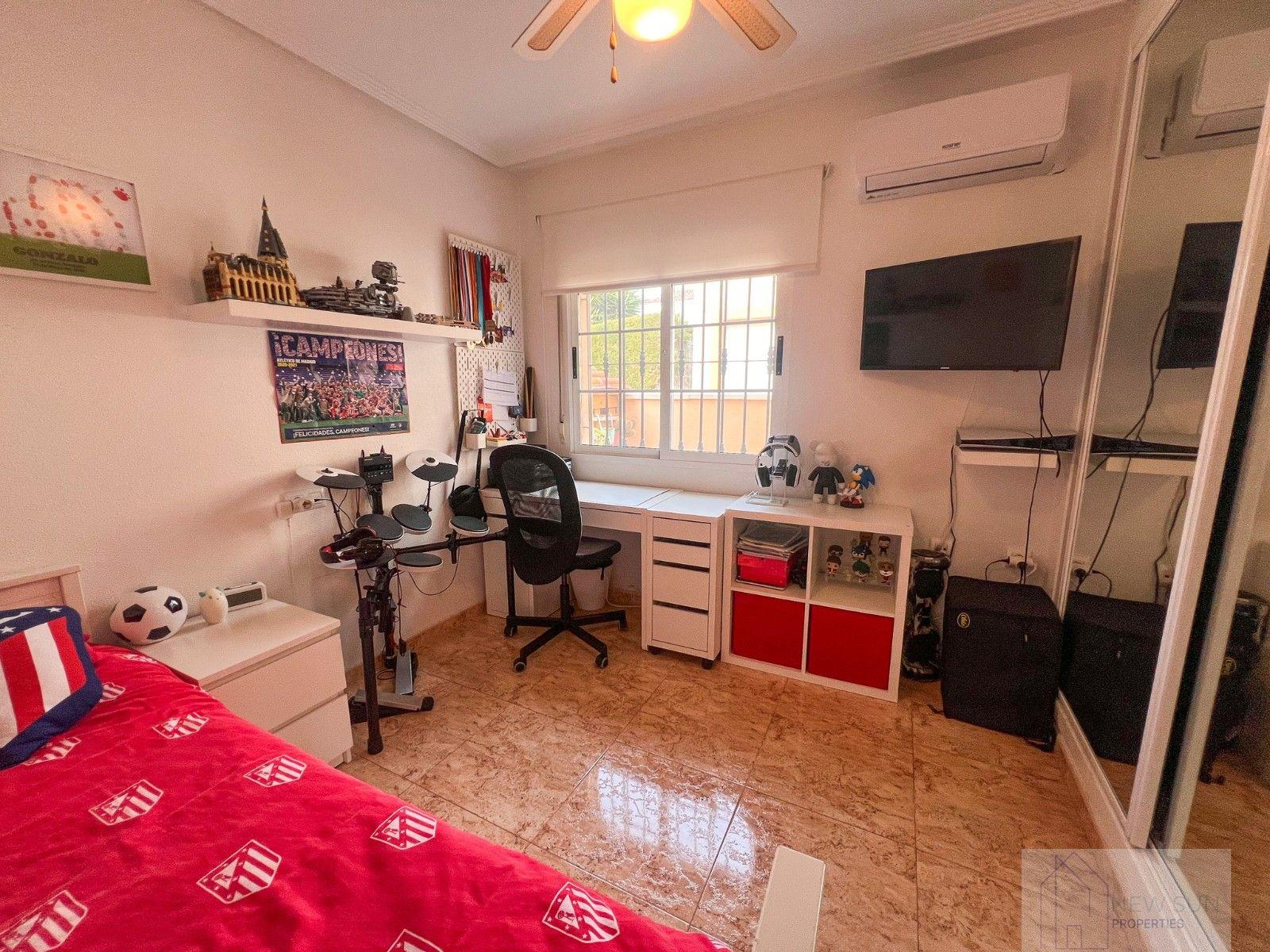 For sale of villa in Guardamar del Segura