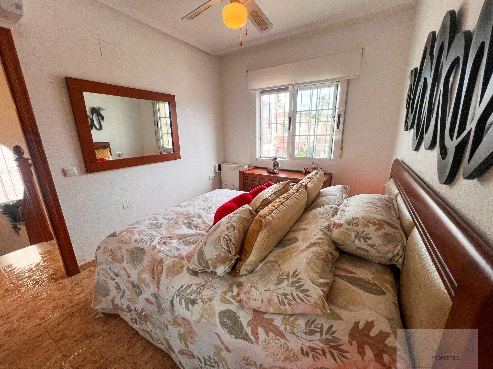 For sale of villa in Guardamar del Segura