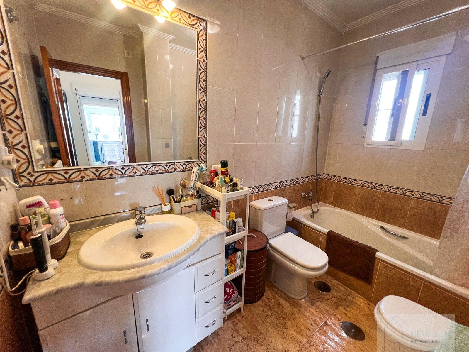 For sale of villa in Guardamar del Segura