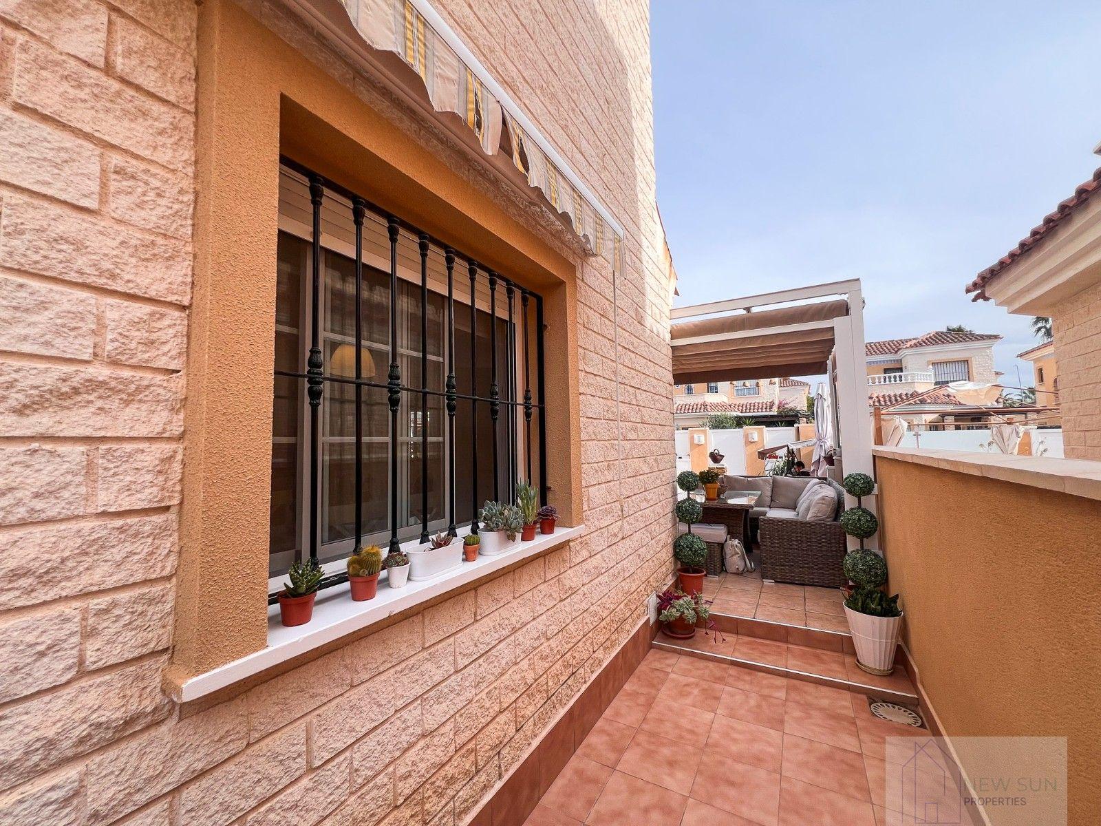 For sale of villa in Guardamar del Segura