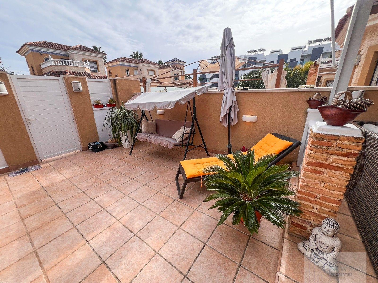 For sale of villa in Guardamar del Segura