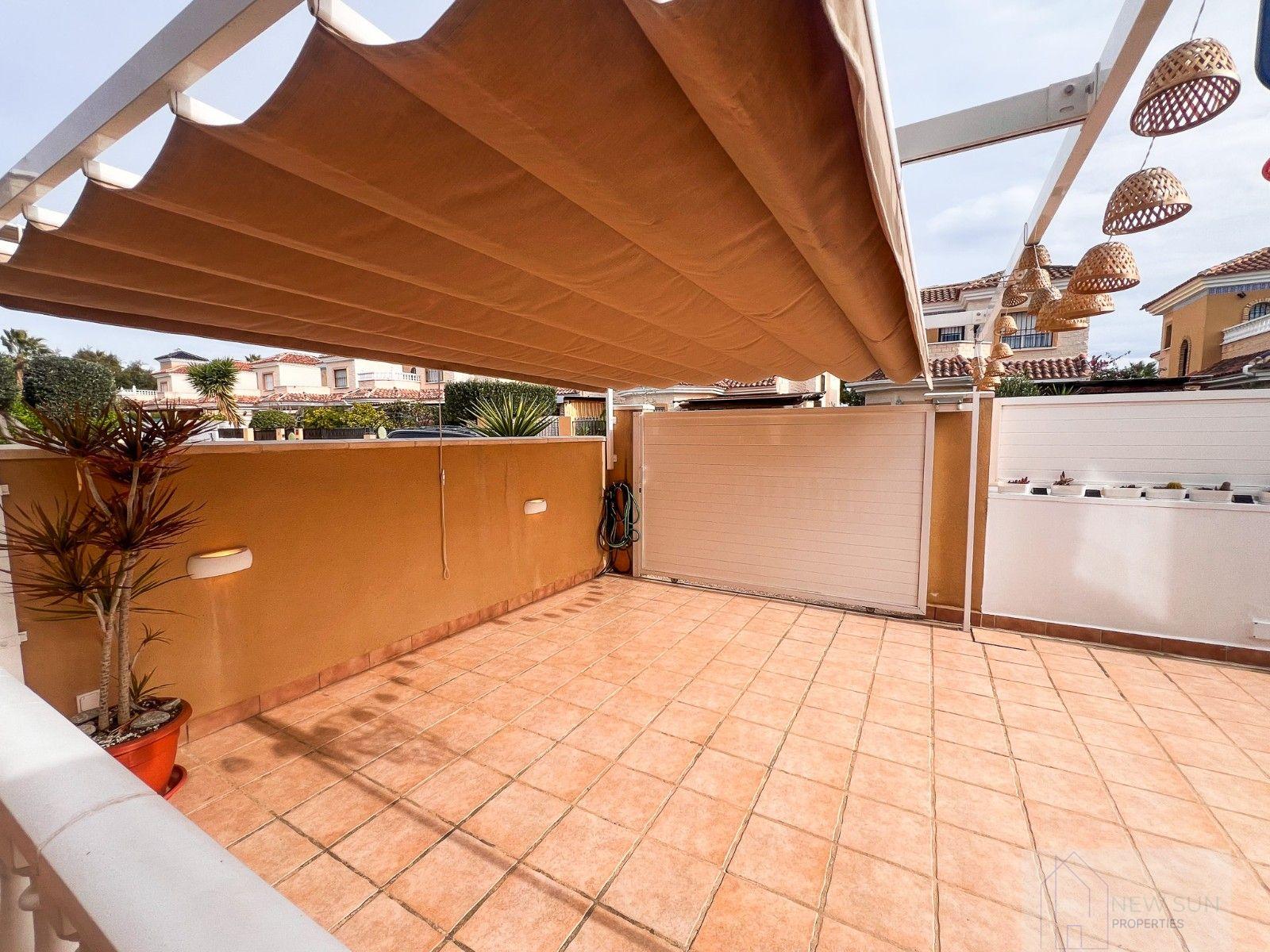 For sale of villa in Guardamar del Segura