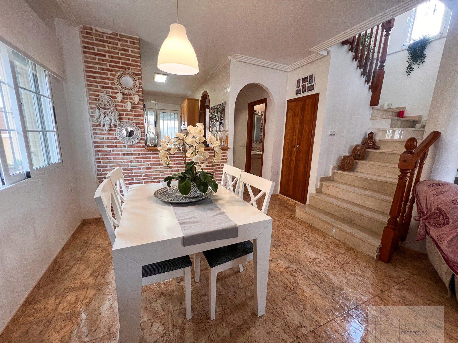 For sale of villa in Guardamar del Segura