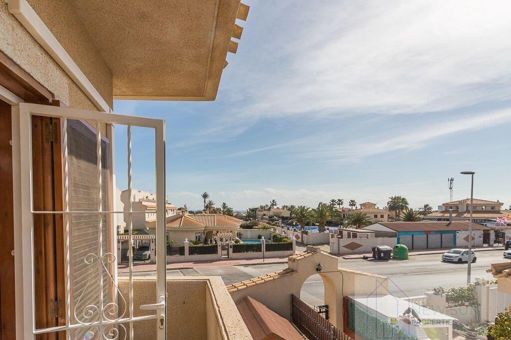 For sale of house in Orihuela Costa