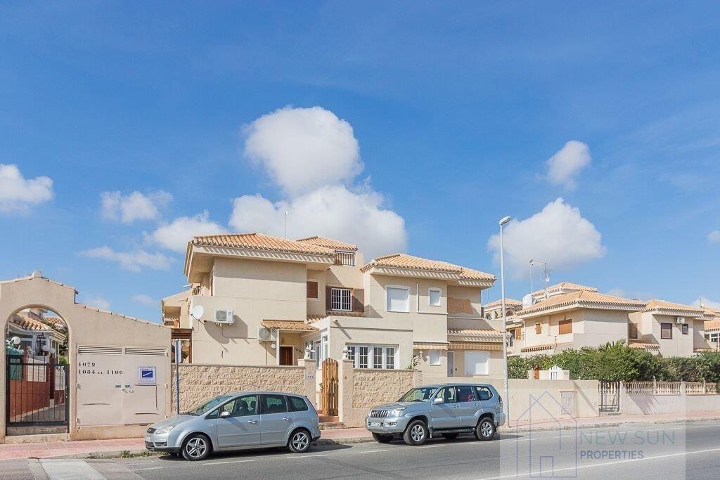 For sale of house in Orihuela Costa