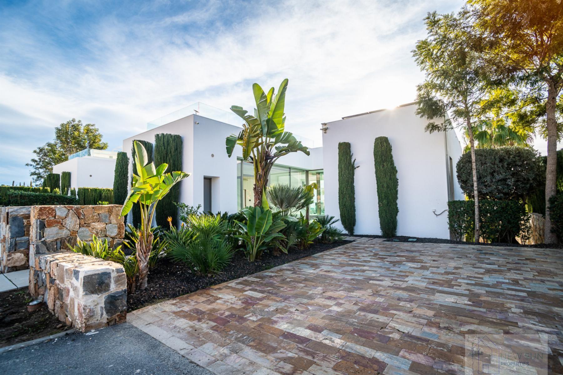 For sale of villa in Orihuela