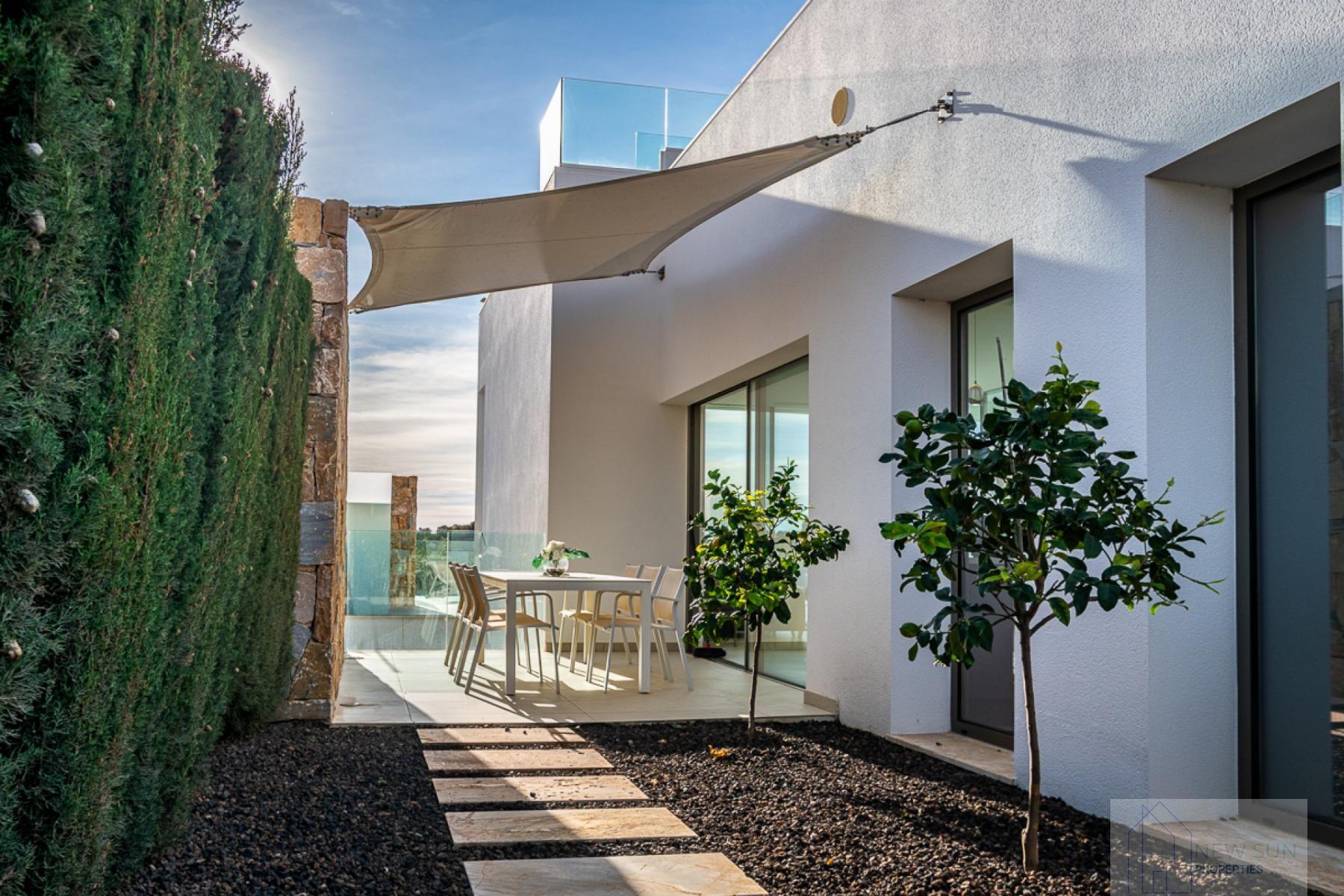 For sale of villa in Orihuela