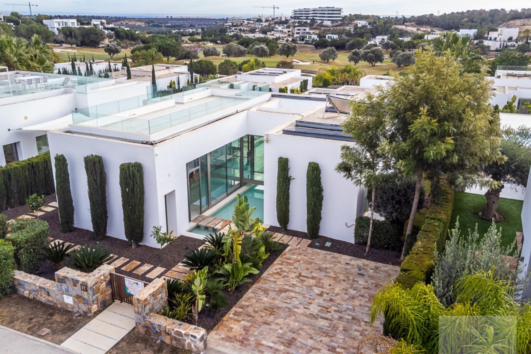 For sale of villa in Orihuela