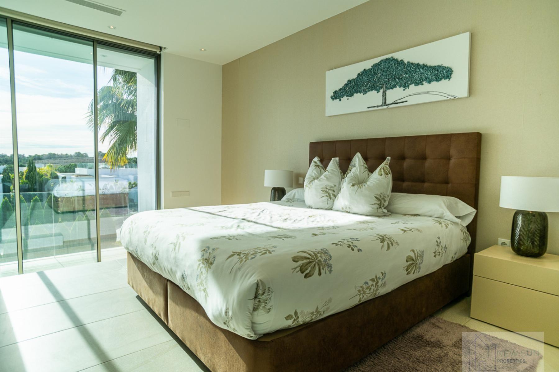 For sale of villa in Orihuela