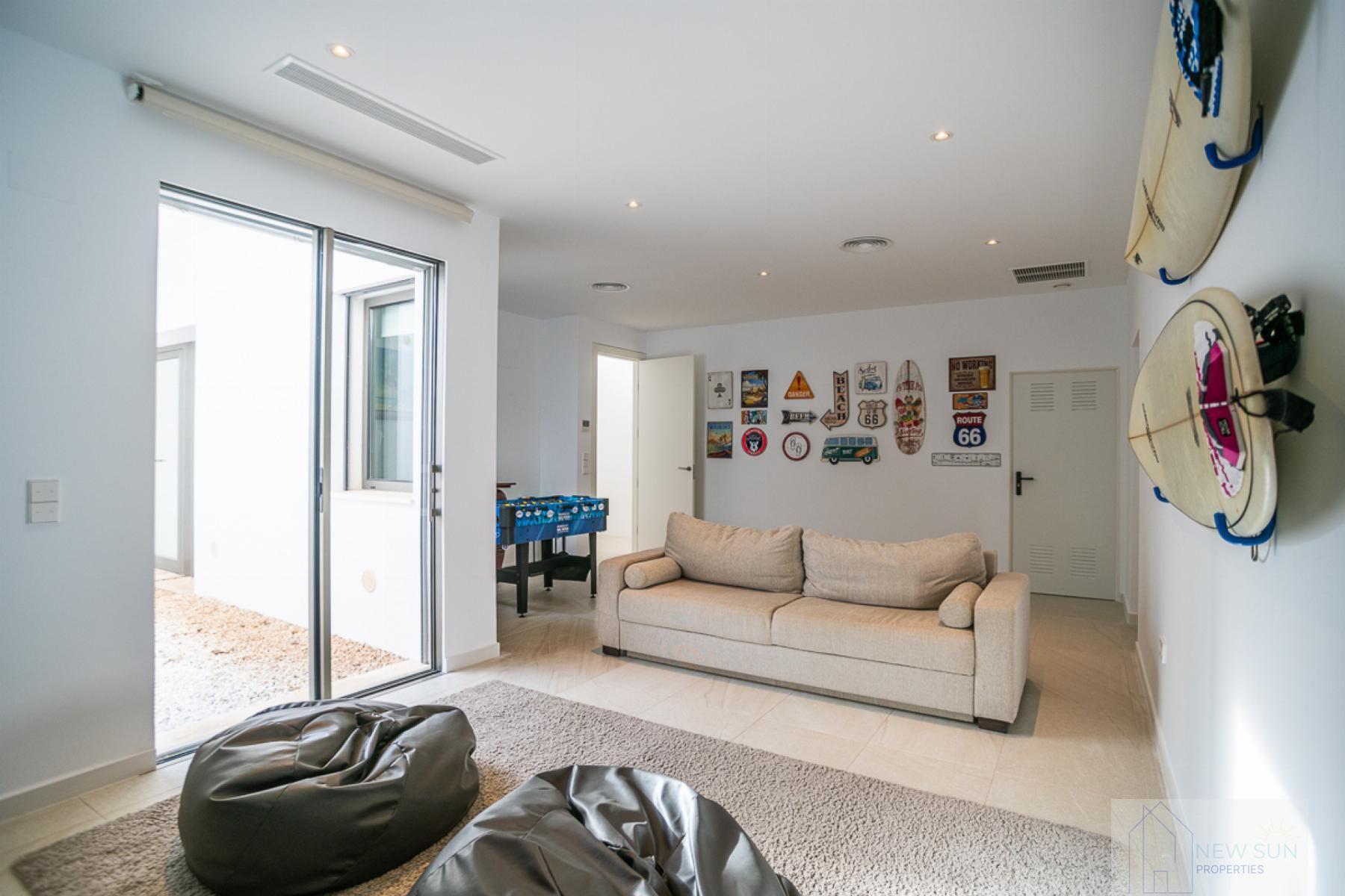 For sale of villa in Orihuela