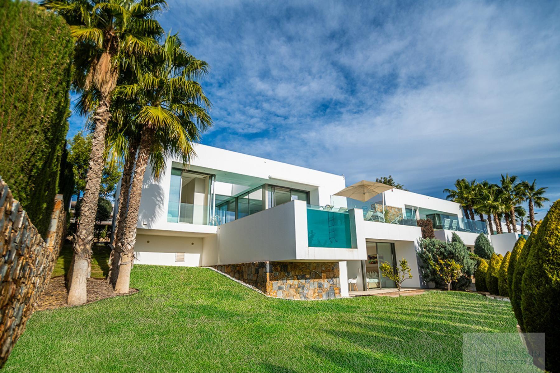 For sale of villa in Orihuela