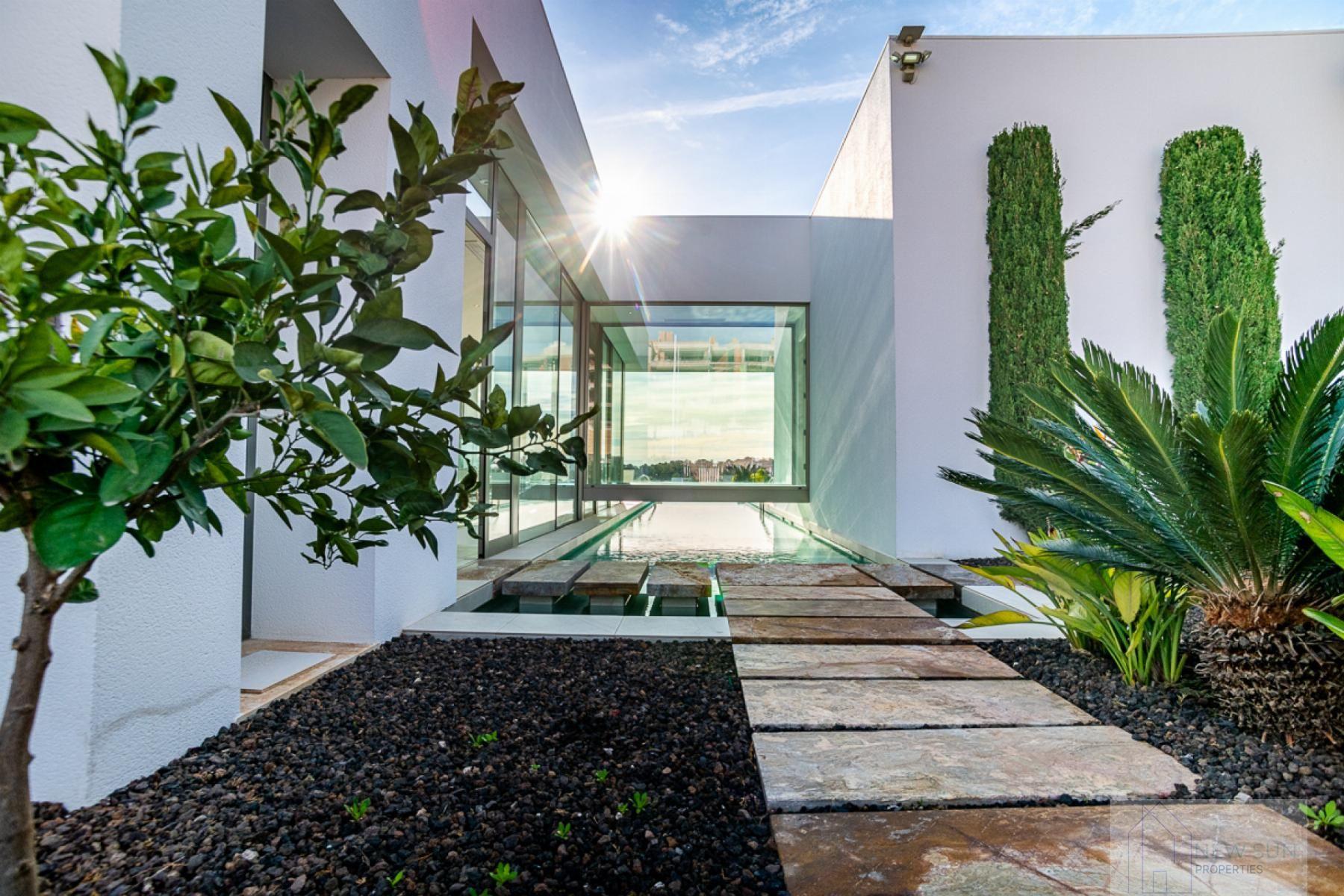 For sale of villa in Orihuela