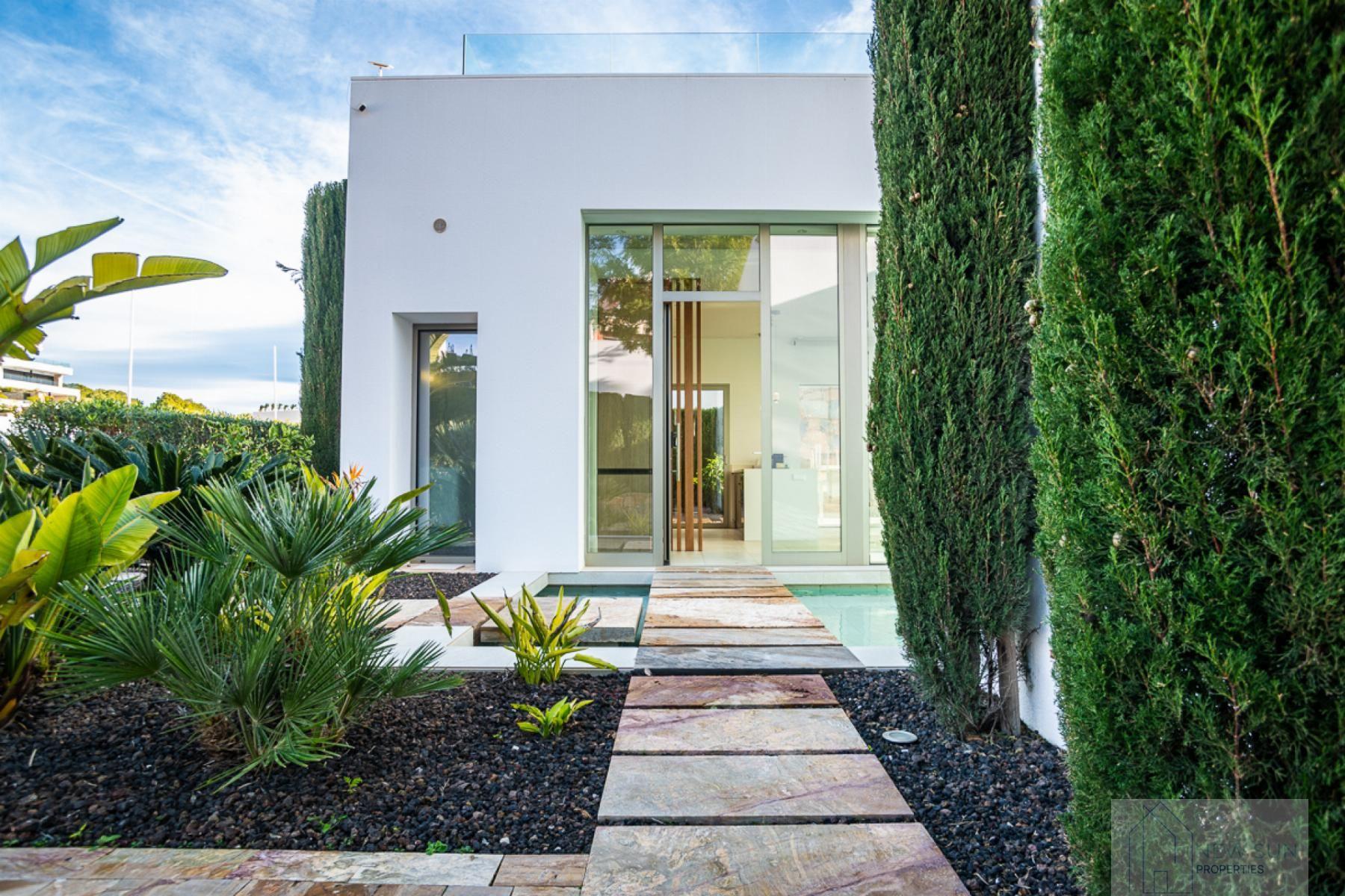 For sale of villa in Orihuela