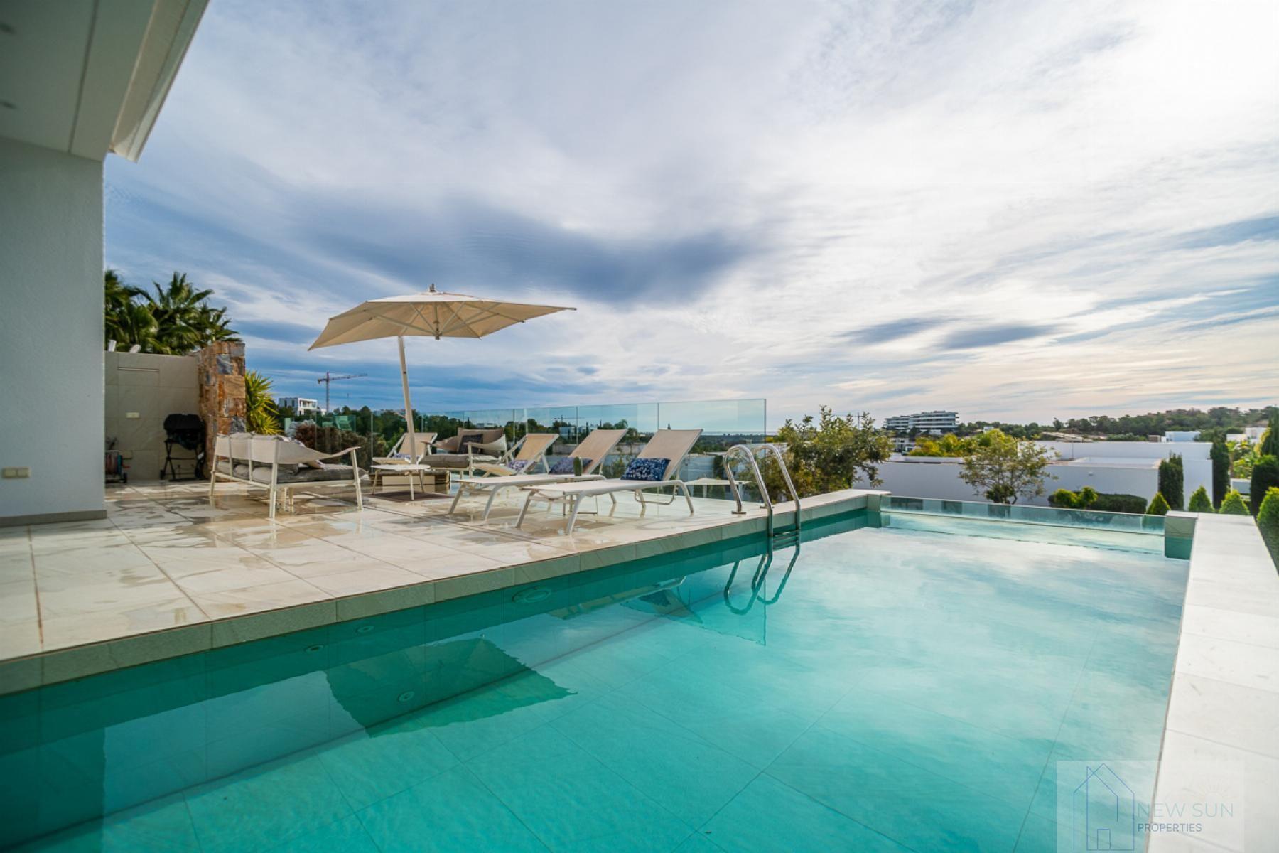 For sale of villa in Orihuela