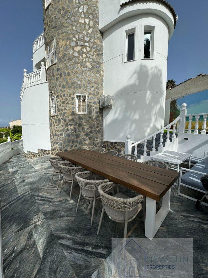 For sale of villa in Rojales