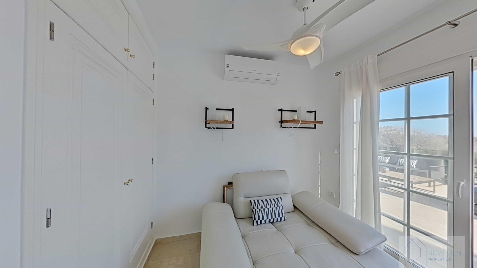 For sale of villa in Orihuela Costa