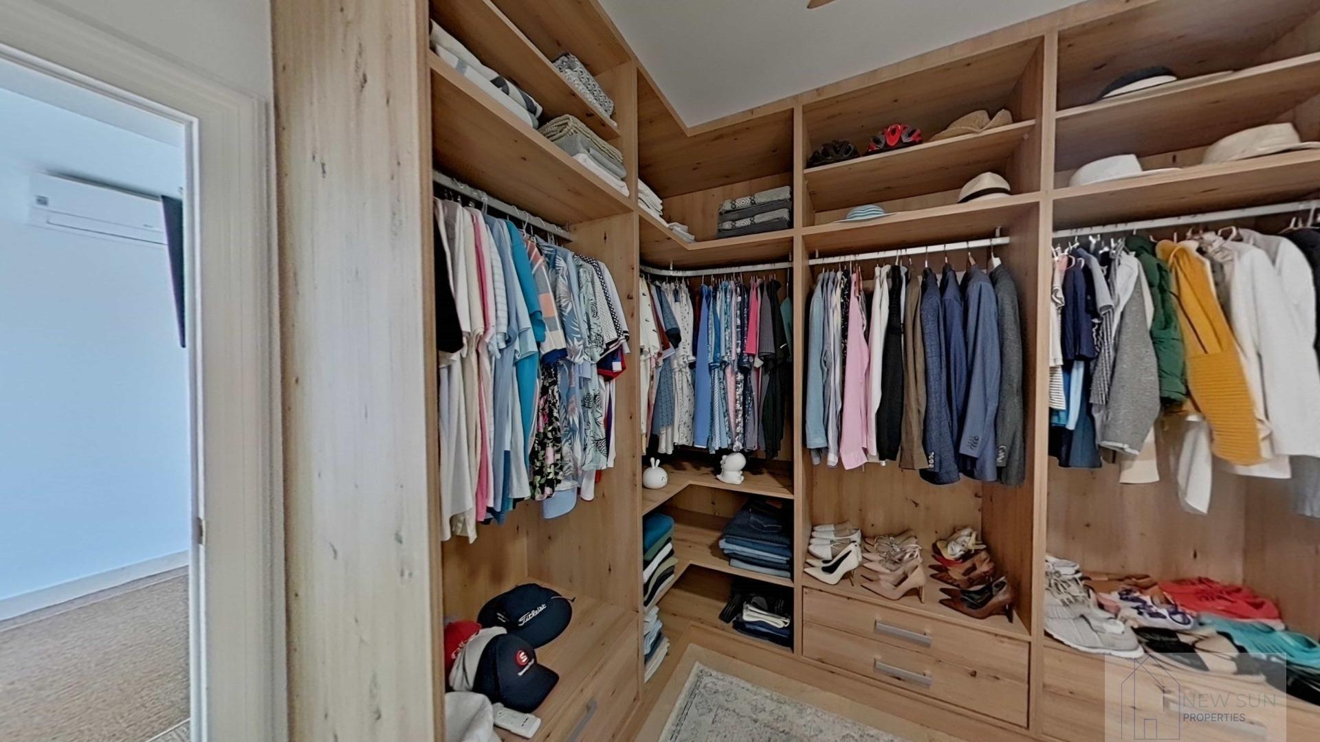 For sale of villa in Orihuela Costa