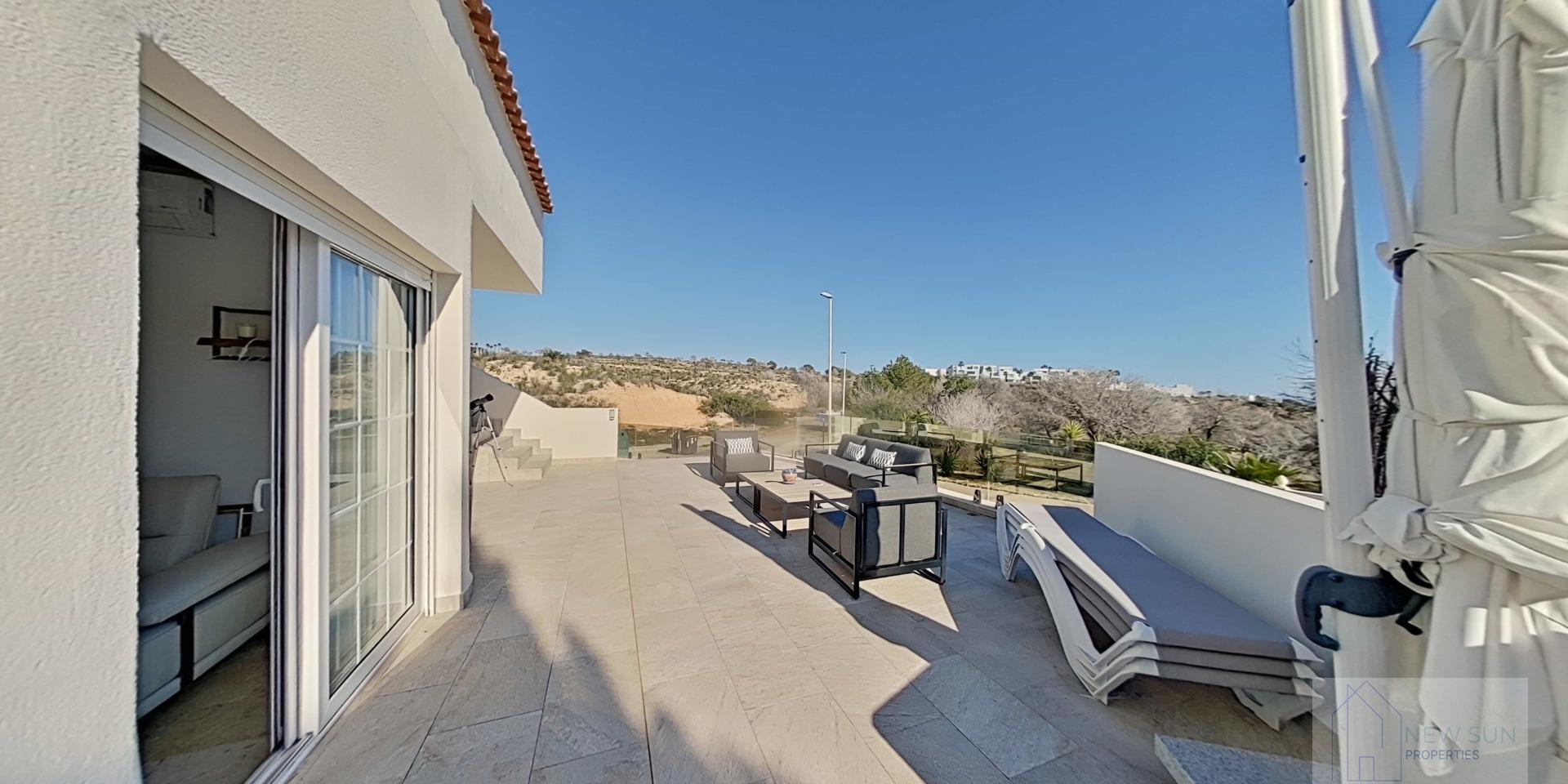 For sale of villa in Orihuela Costa