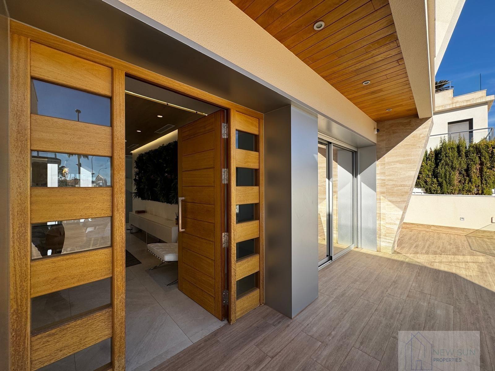 For sale of villa in Orihuela Costa