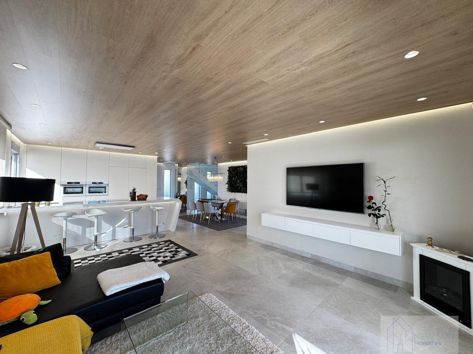 For sale of villa in Orihuela Costa