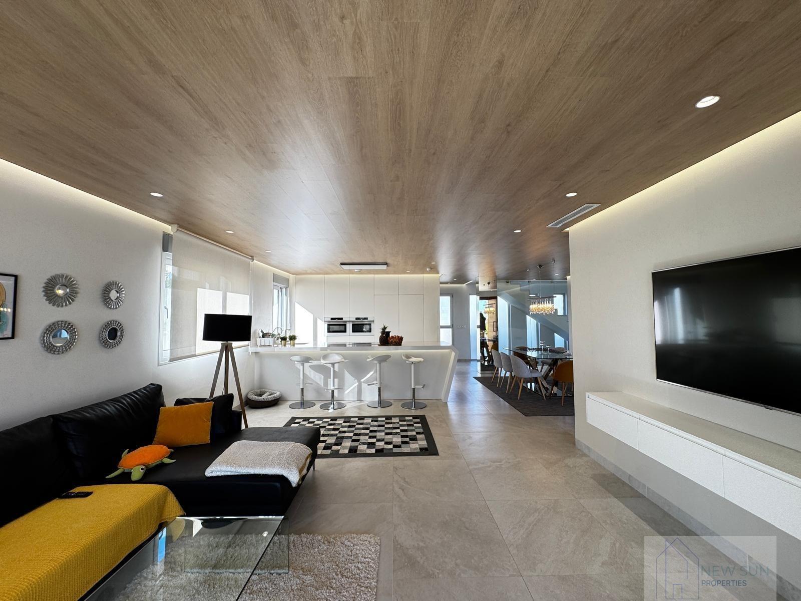 For sale of villa in Orihuela Costa