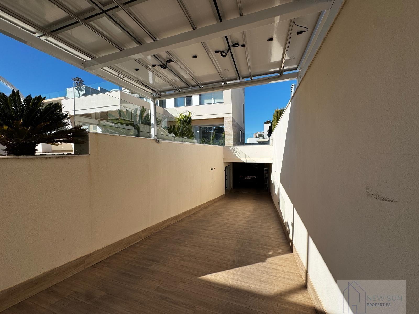 For sale of villa in Orihuela Costa