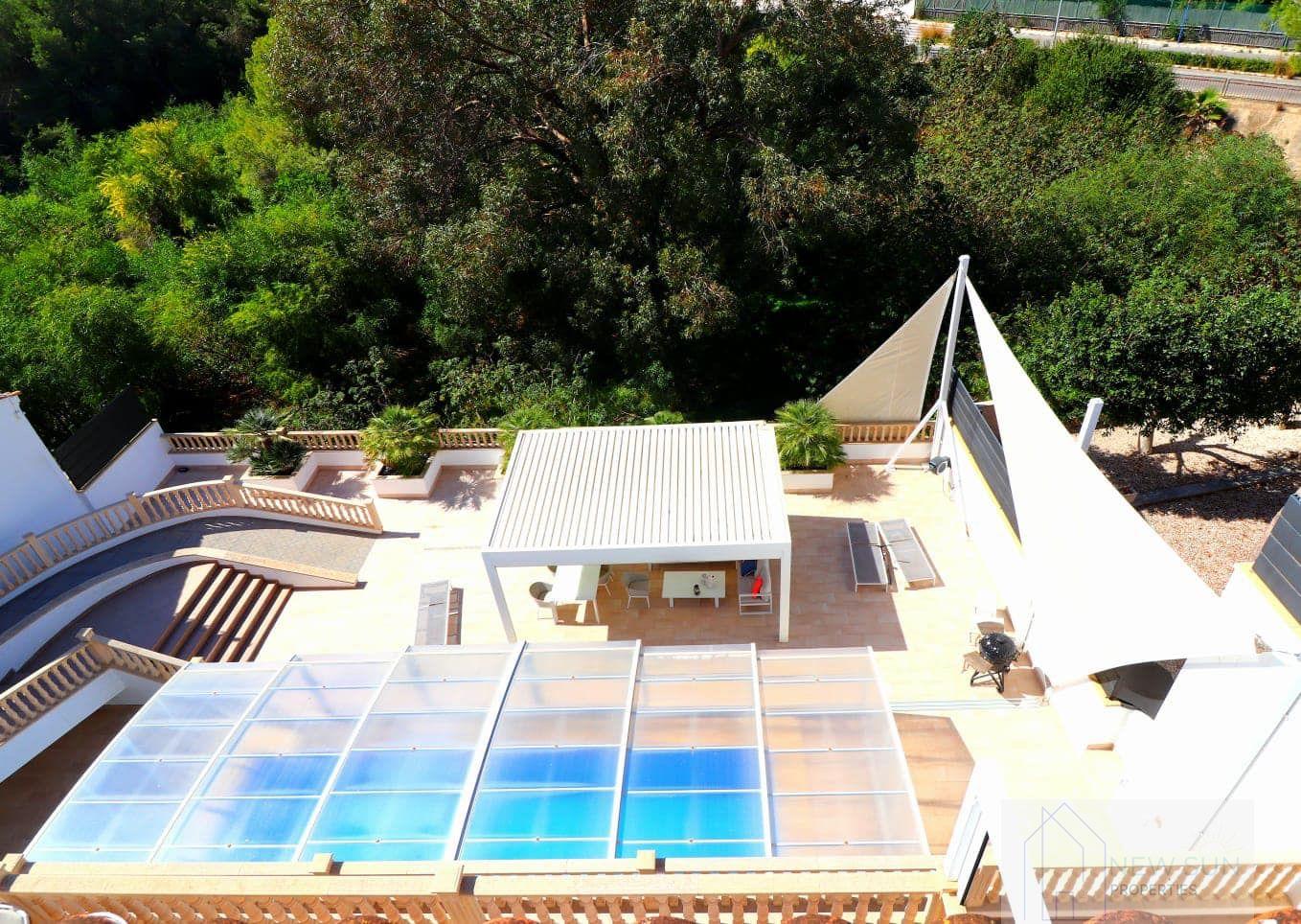 For sale of villa in Orihuela Costa