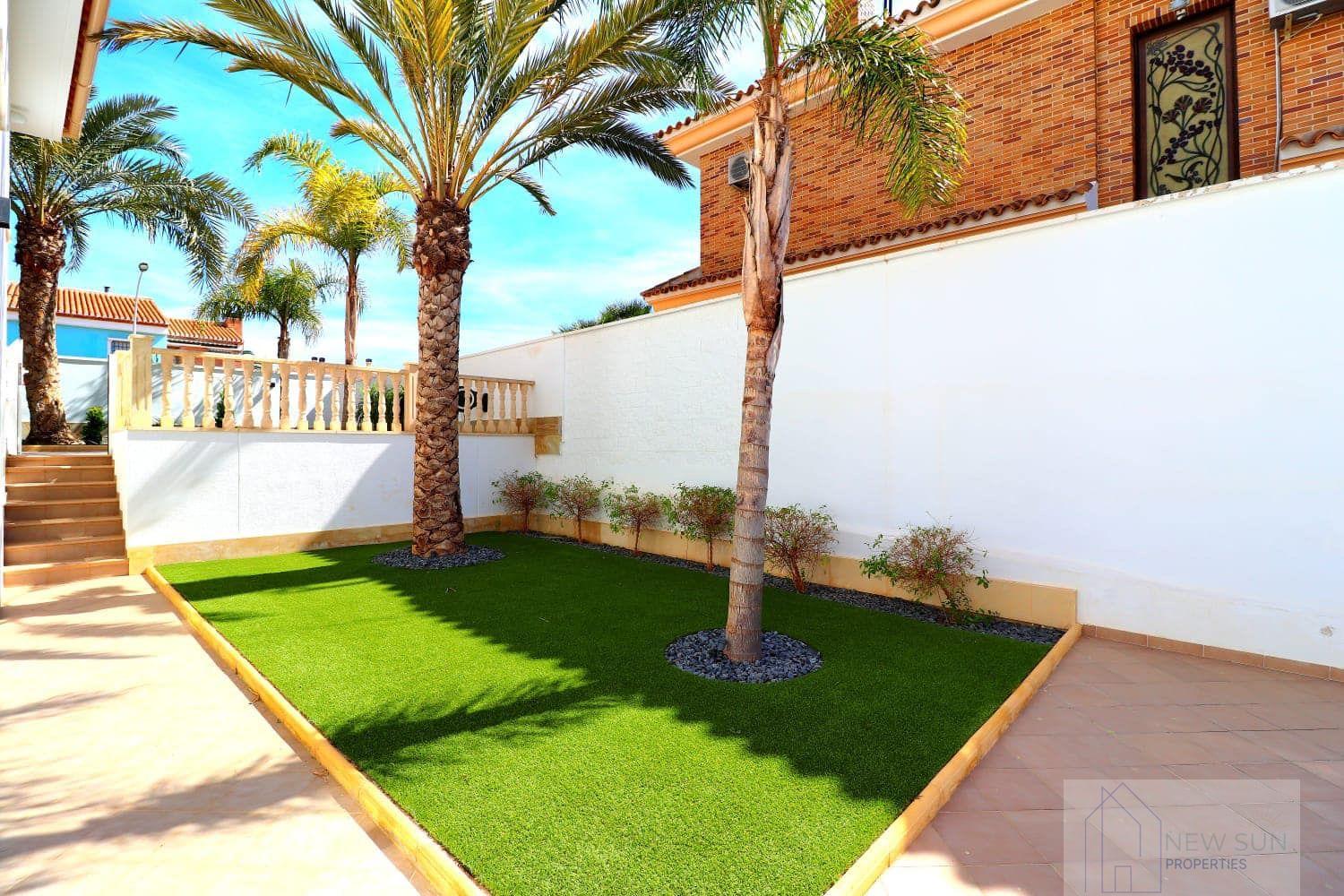 For sale of villa in Orihuela Costa