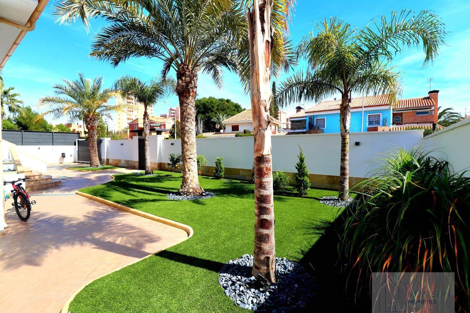 For sale of villa in Orihuela Costa