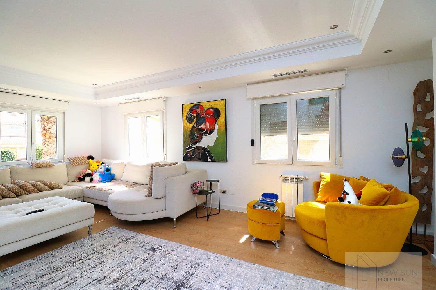 For sale of villa in Orihuela Costa