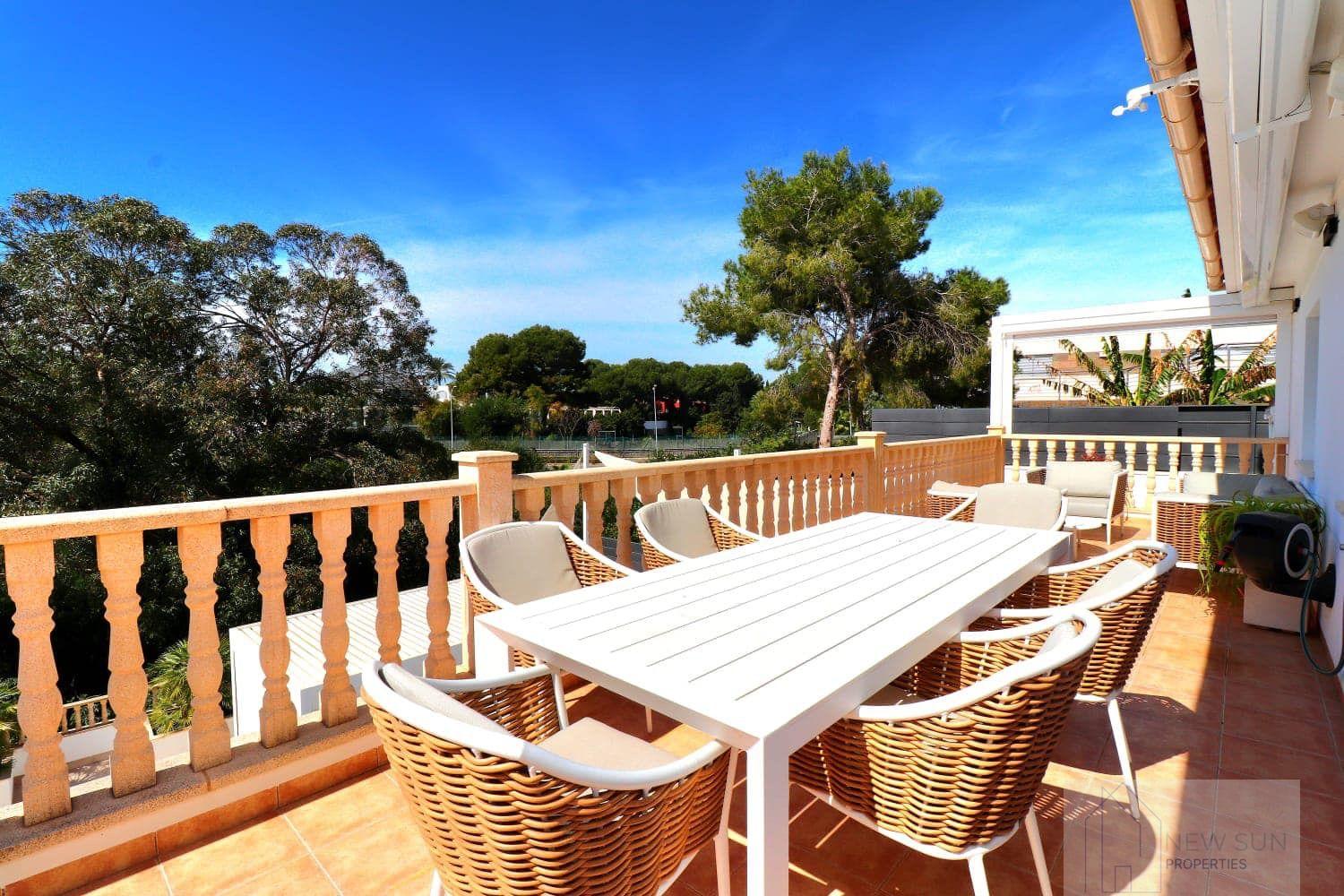 For sale of villa in Orihuela Costa