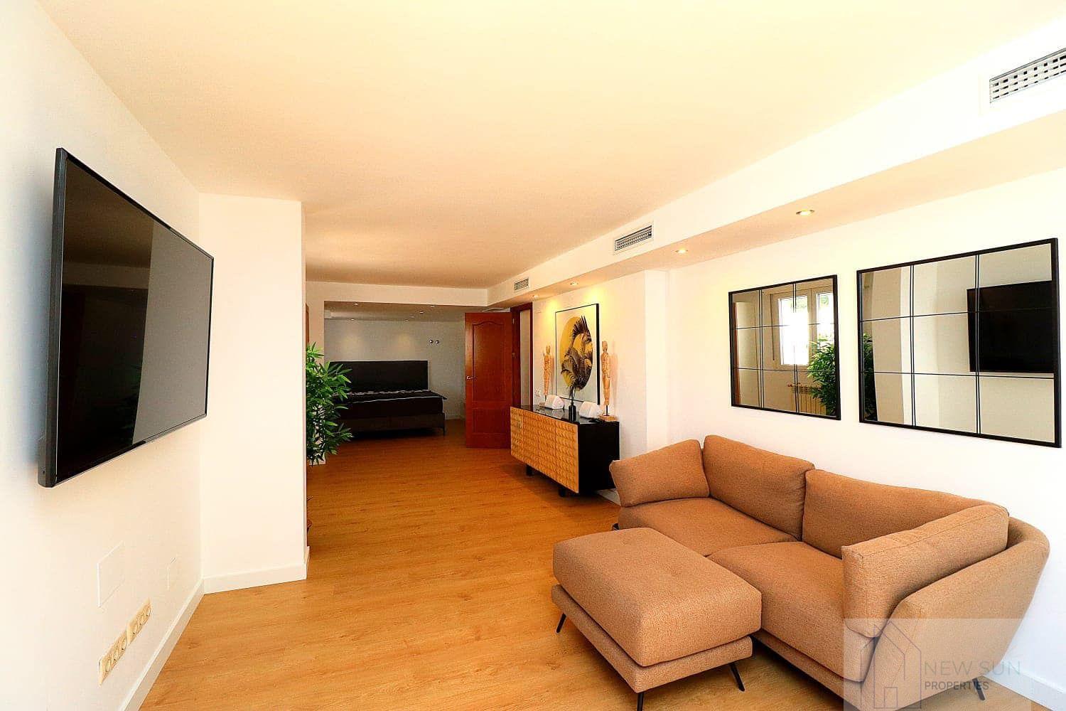 For sale of villa in Orihuela Costa