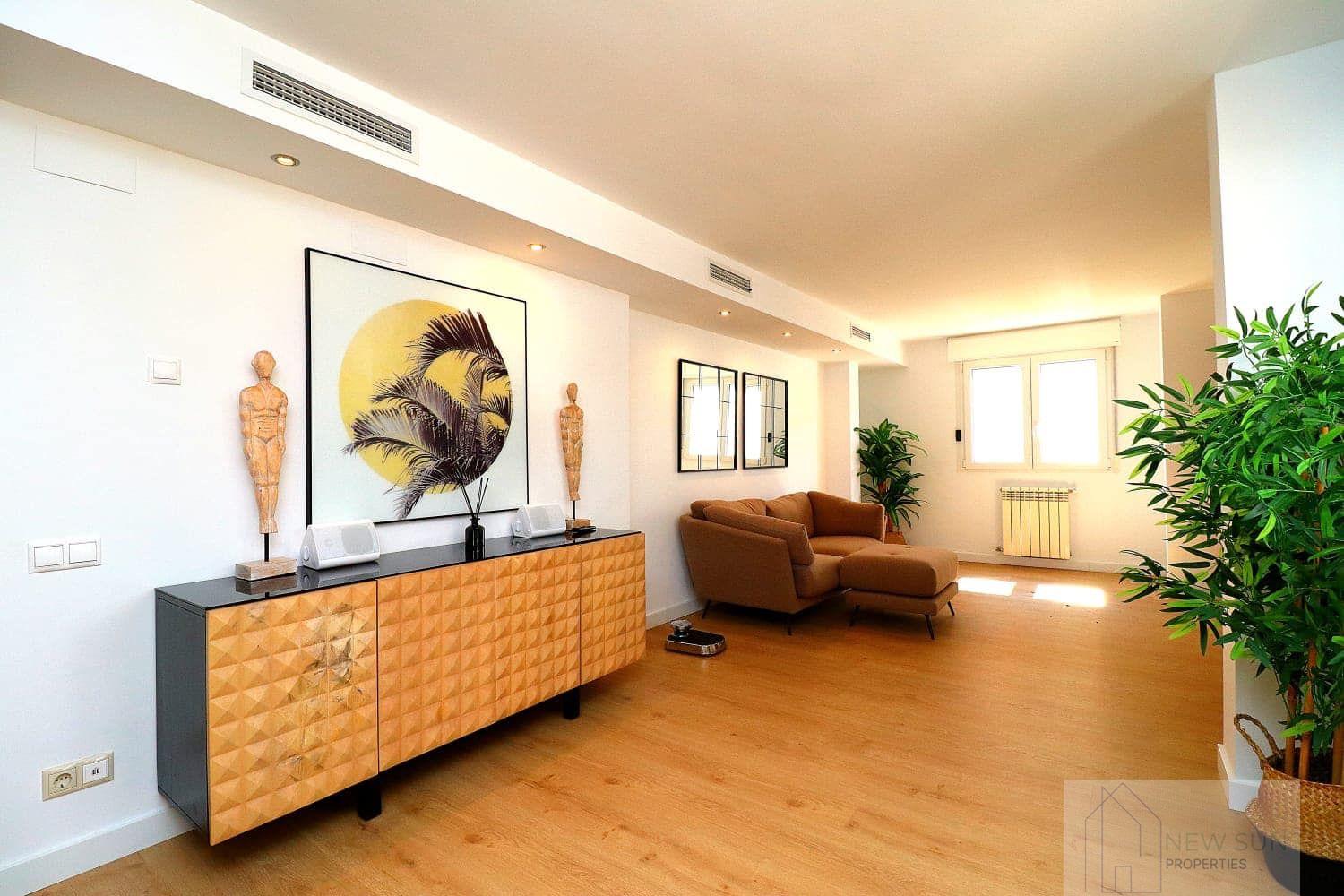 For sale of villa in Orihuela Costa