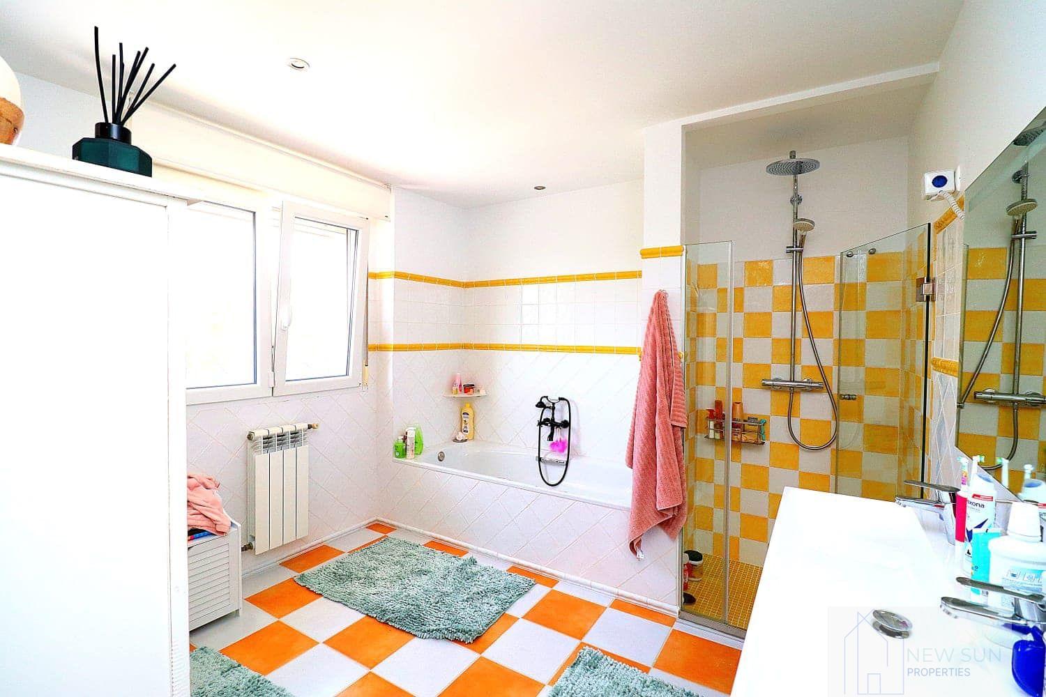 For sale of villa in Orihuela Costa