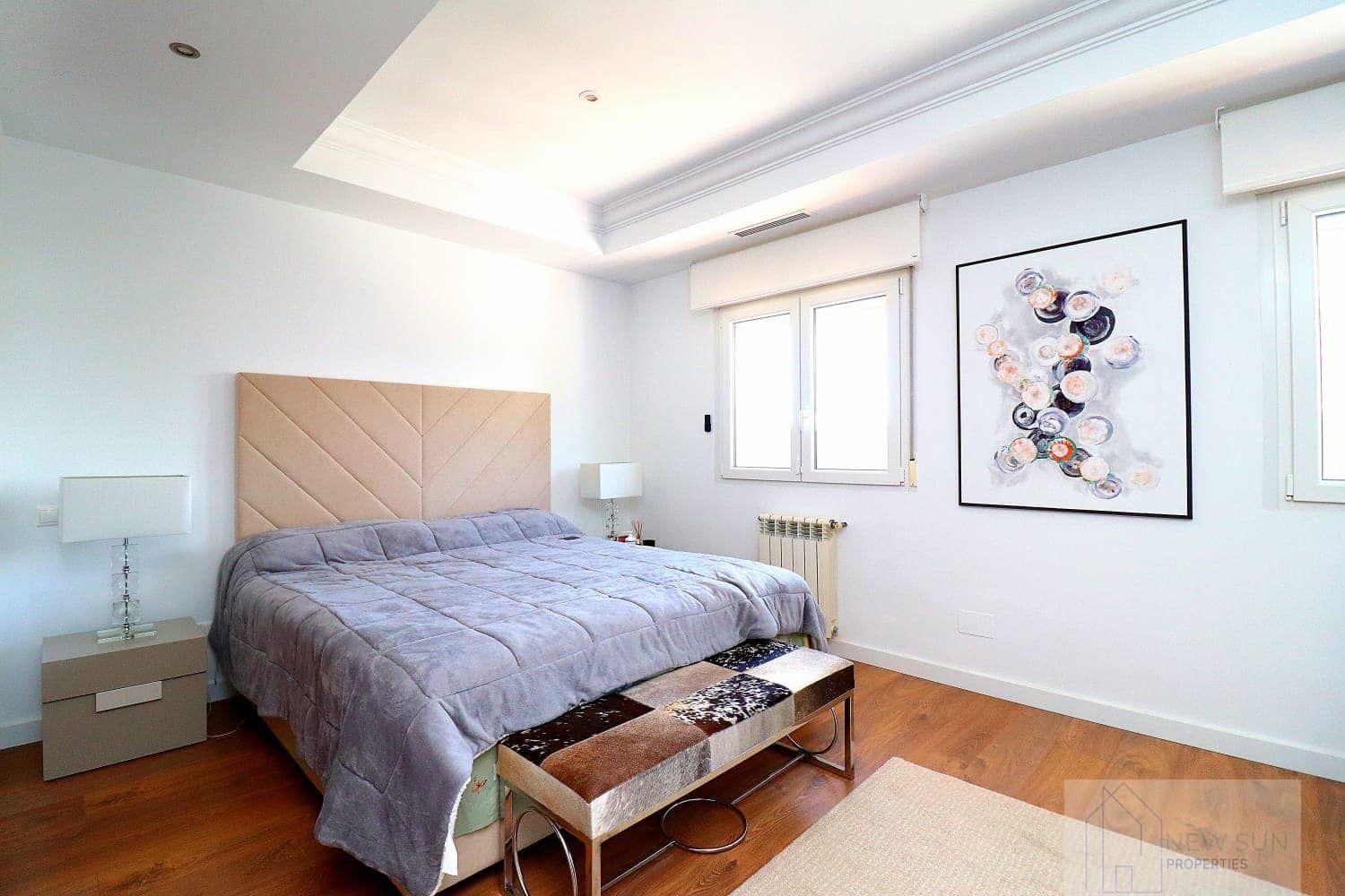 For sale of villa in Orihuela Costa