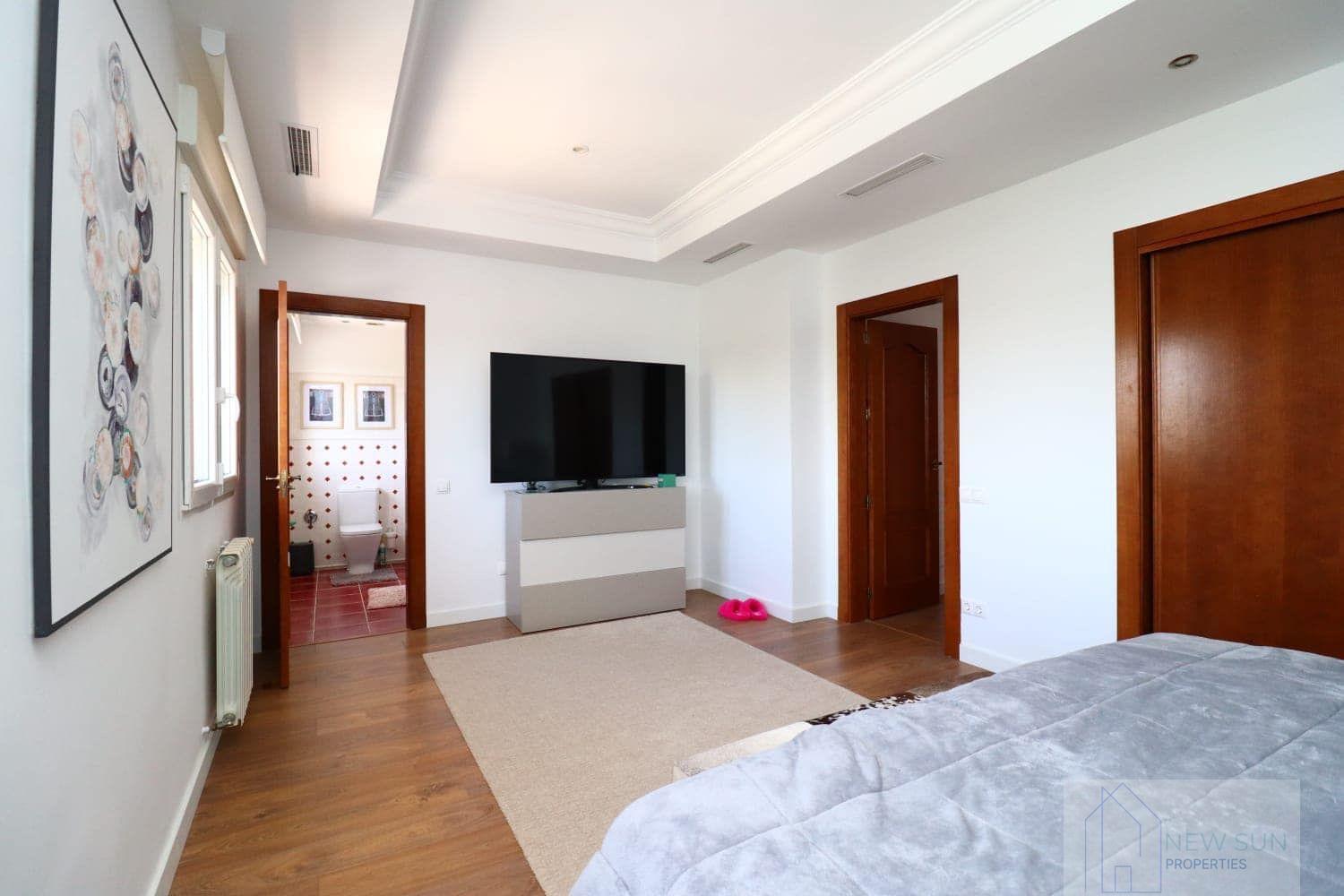 For sale of villa in Orihuela Costa