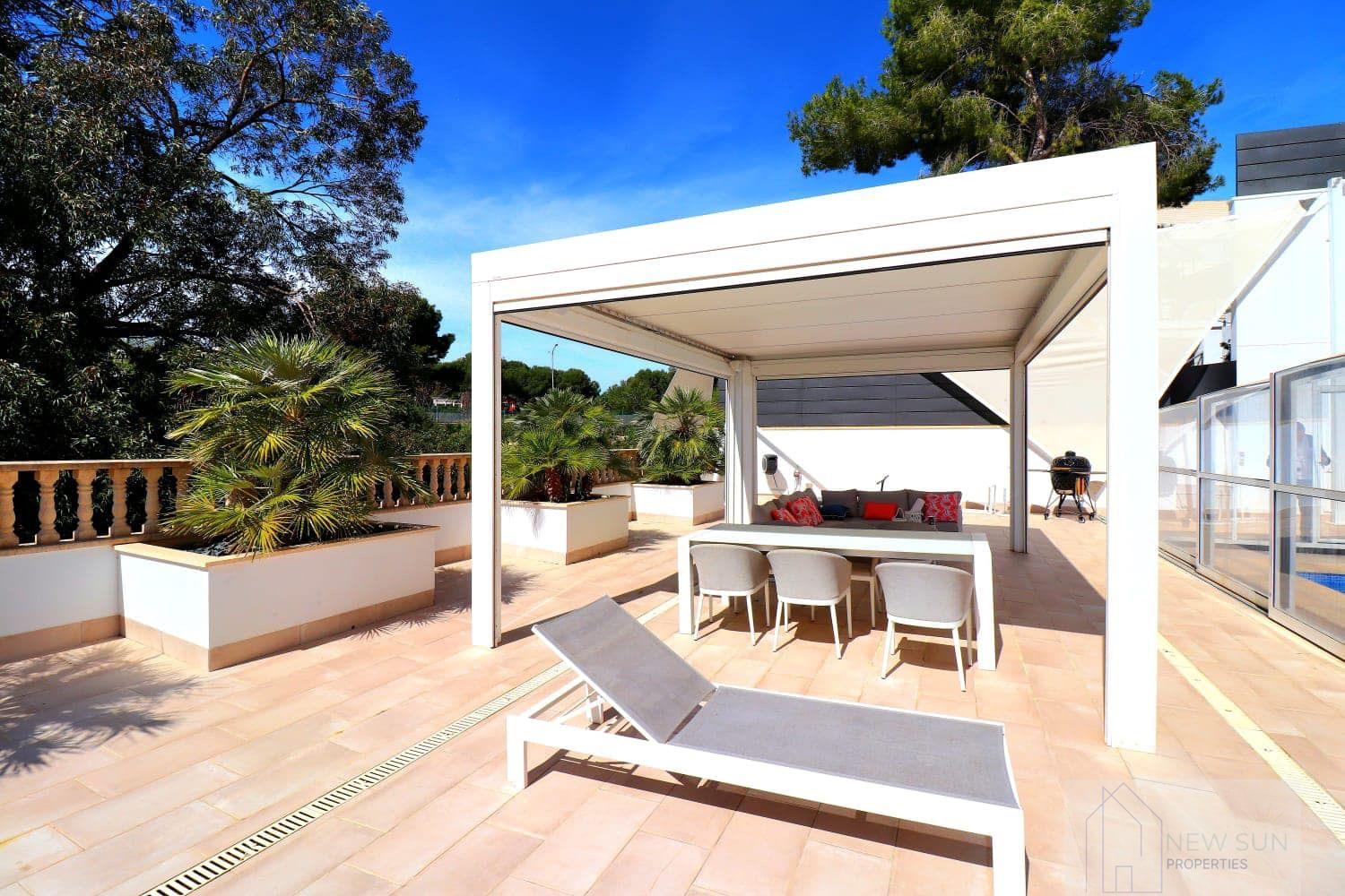 For sale of villa in Orihuela Costa