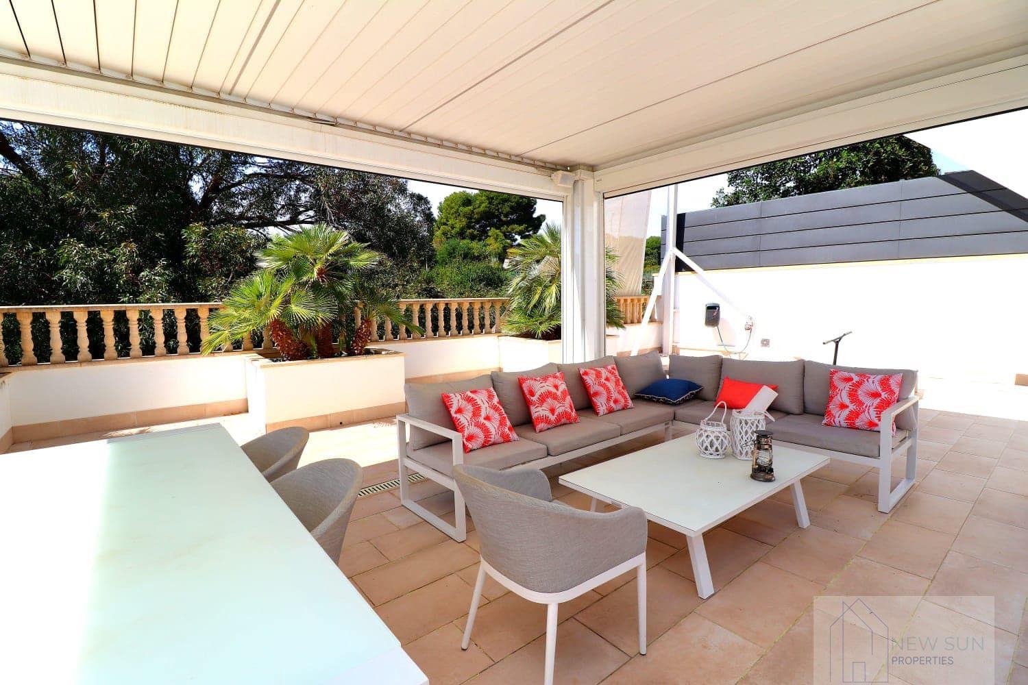 For sale of villa in Orihuela Costa