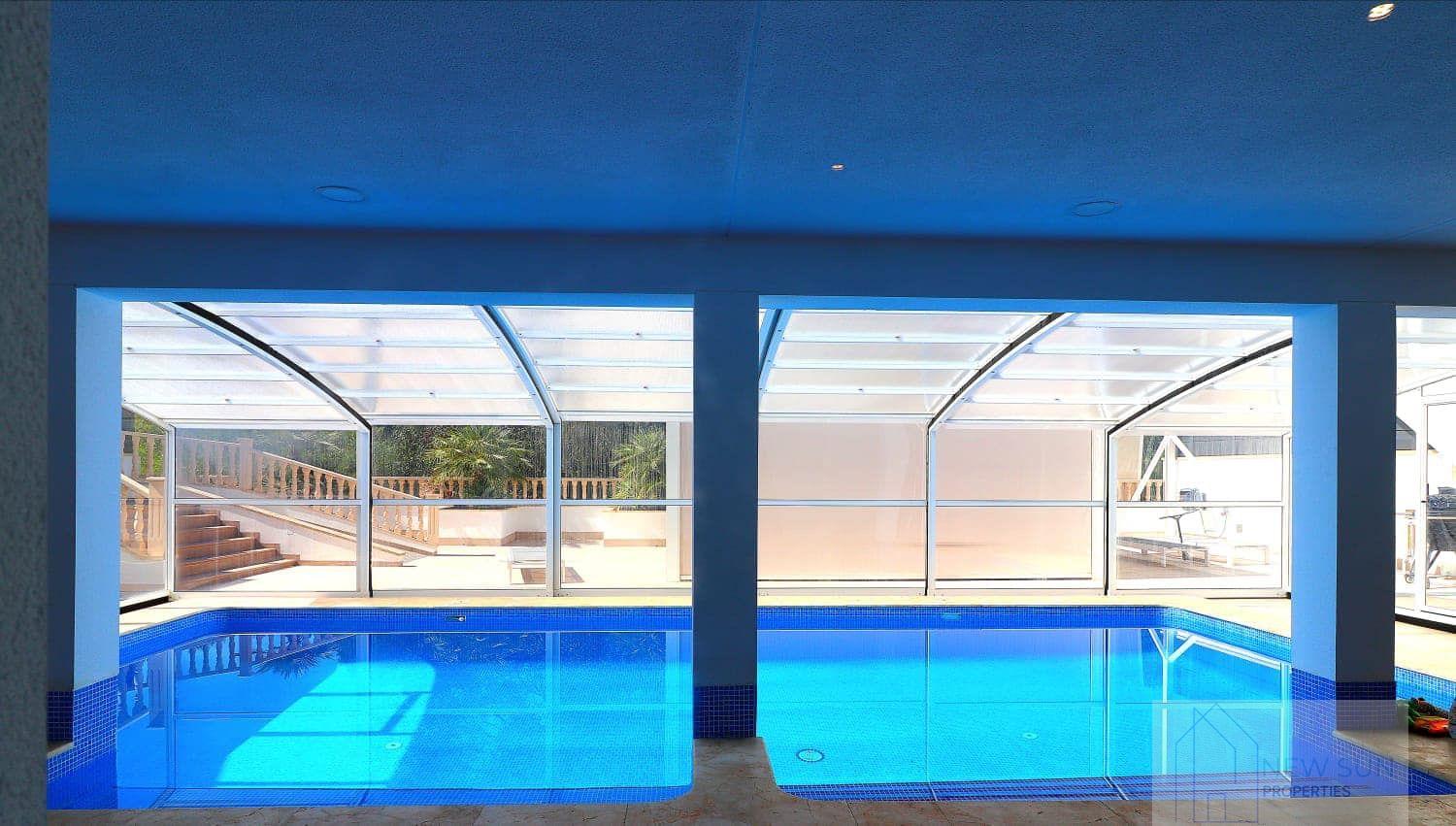 For sale of villa in Orihuela Costa