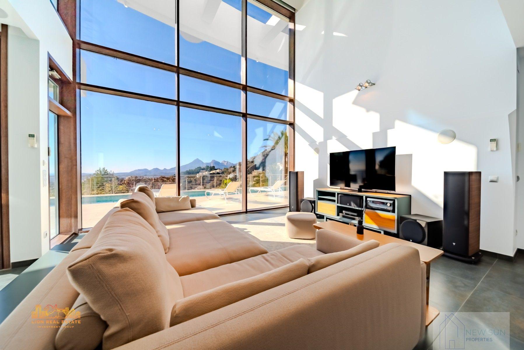 For sale of villa in Altea