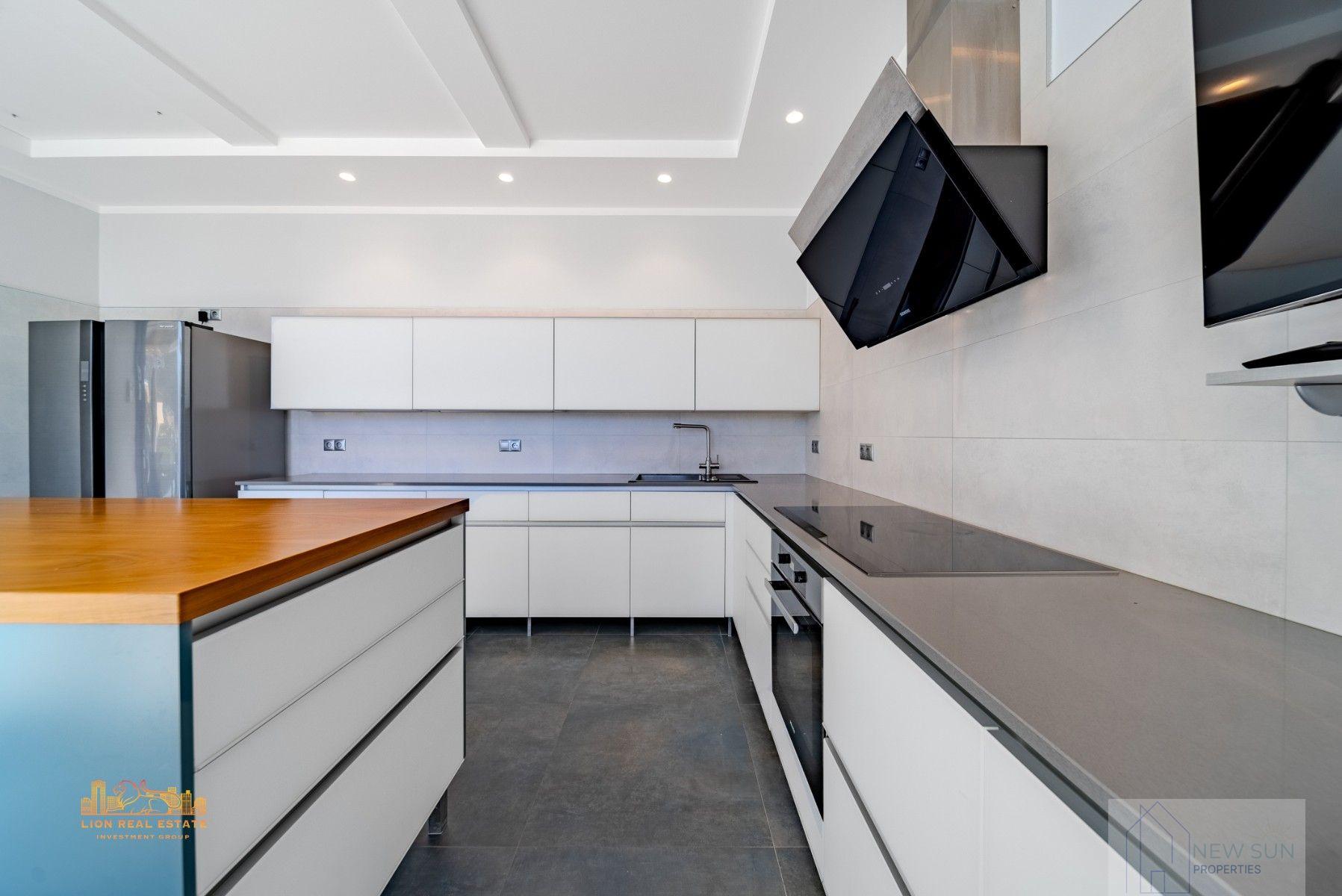 For sale of villa in Altea