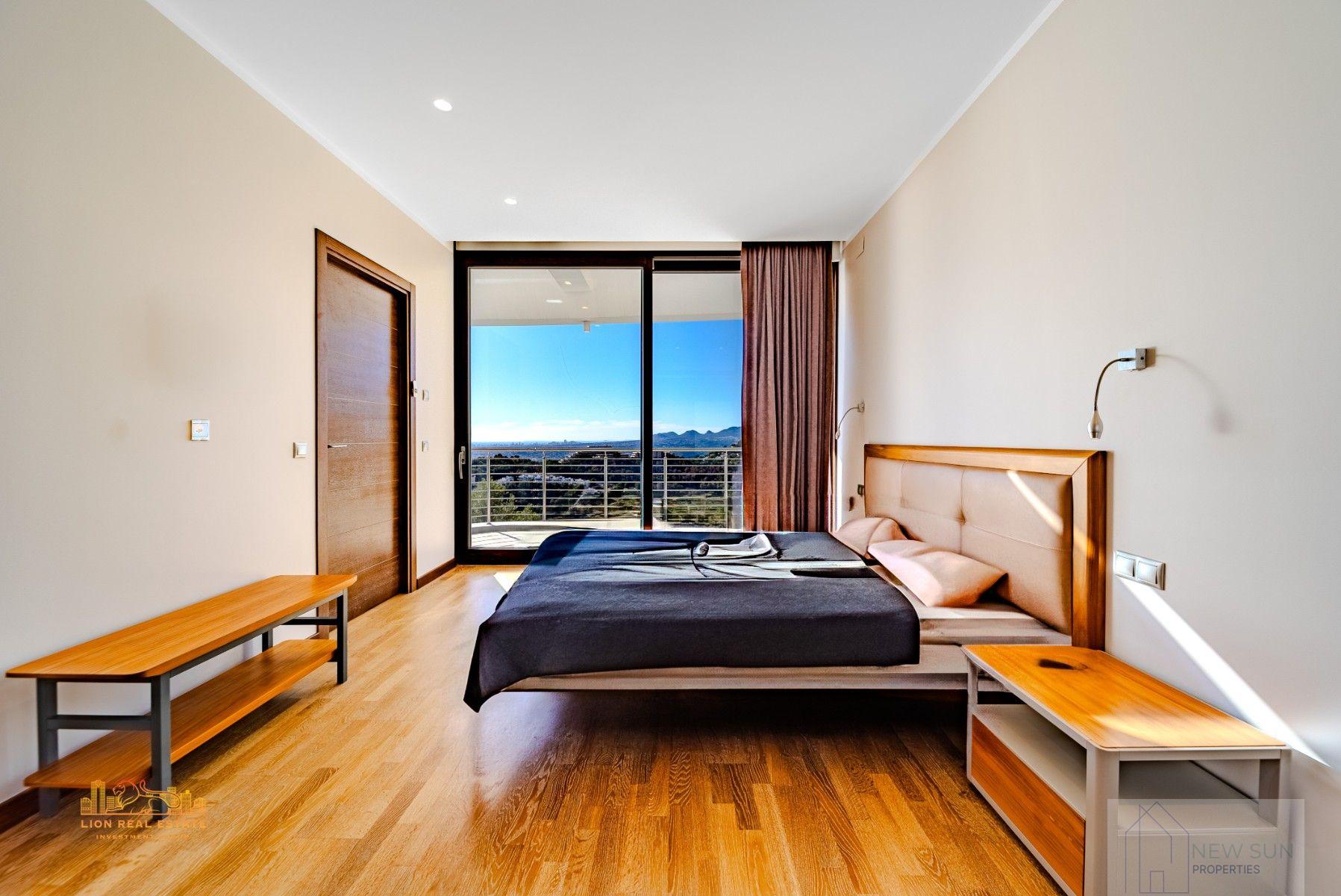 For sale of villa in Altea